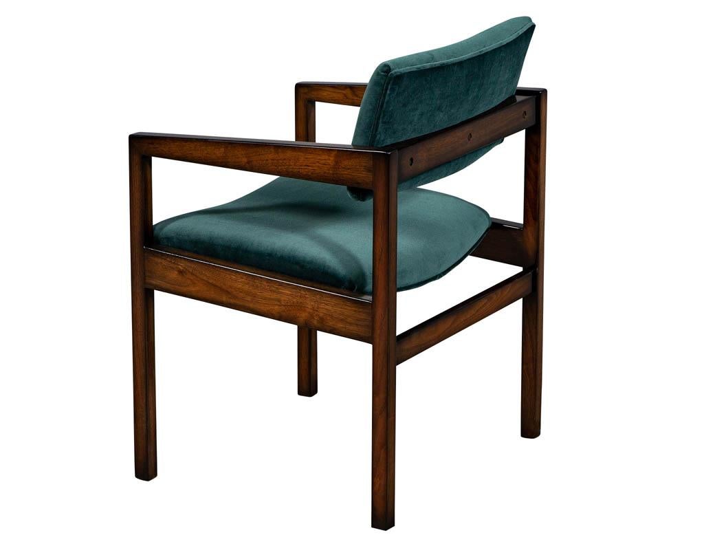 Late 20th Century Pair of Mid-Century Modern Accent Armchairs For Sale
