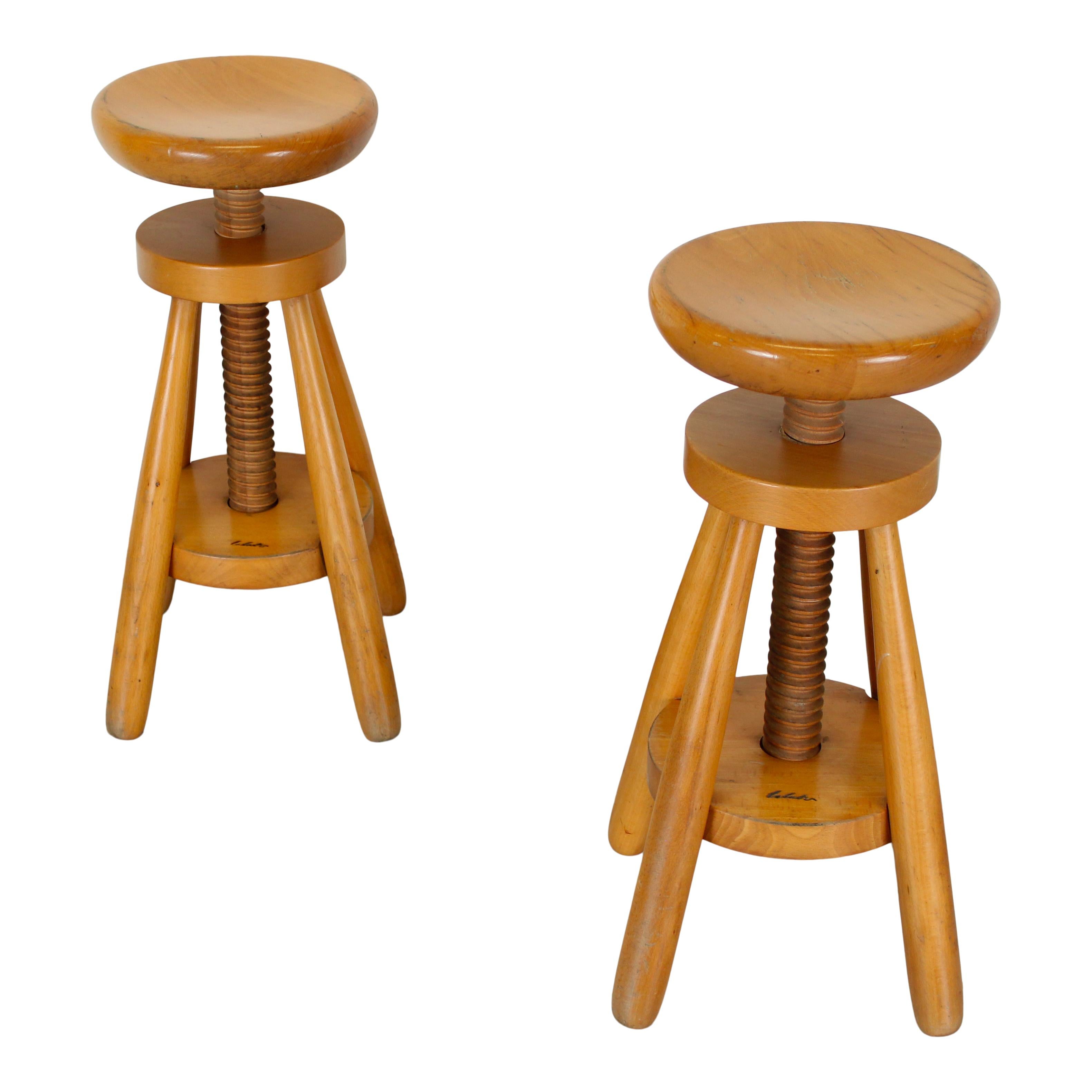 Paire de tabourets à vis en sapin pivotants et réglables, Italie, années 1960 Bon état - En vente à Vicenza, IT