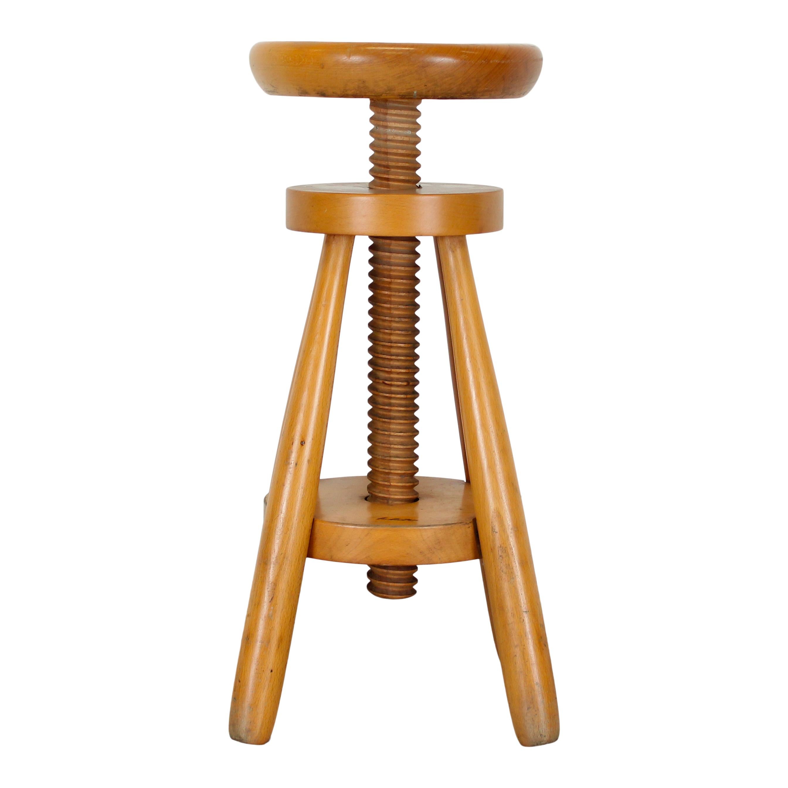 Sapin Paire de tabourets à vis en sapin pivotants et réglables, Italie, années 1960 en vente