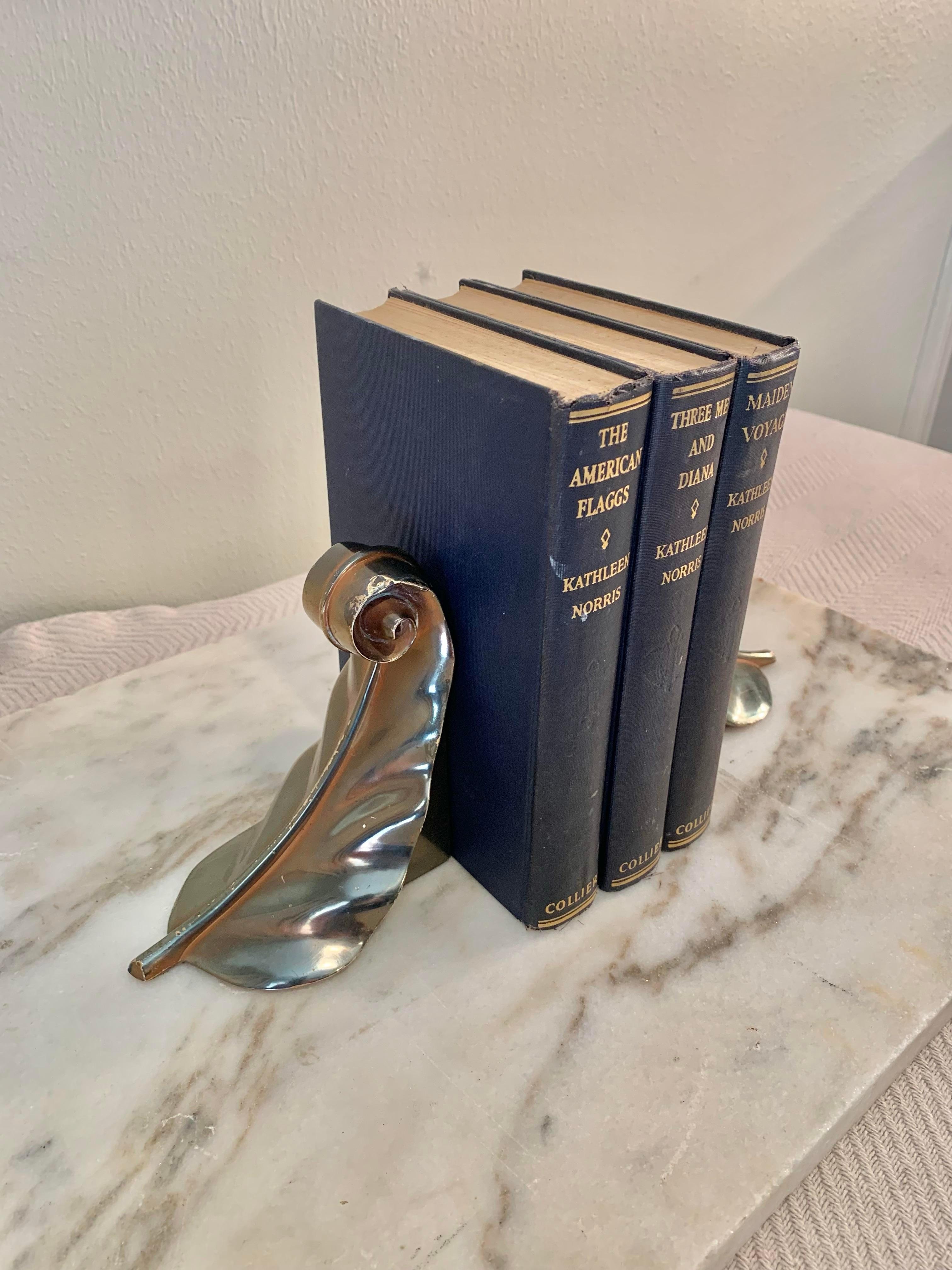 Pair of Mid Century Modern Aged Brass Acanthus Leaf Scroll Bookends 5