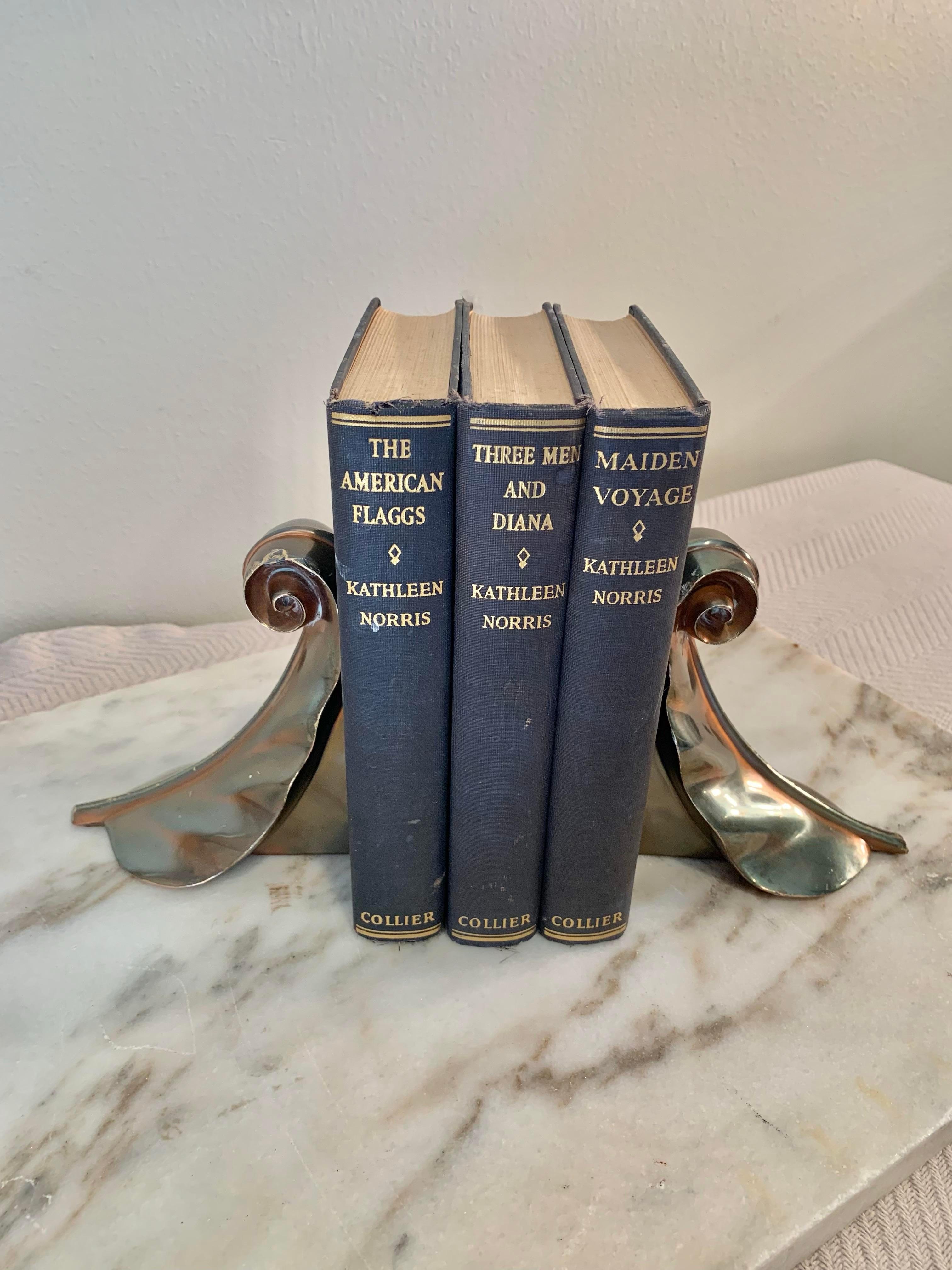 Pair of Mid Century Modern Aged Brass Acanthus Leaf Scroll Bookends 6