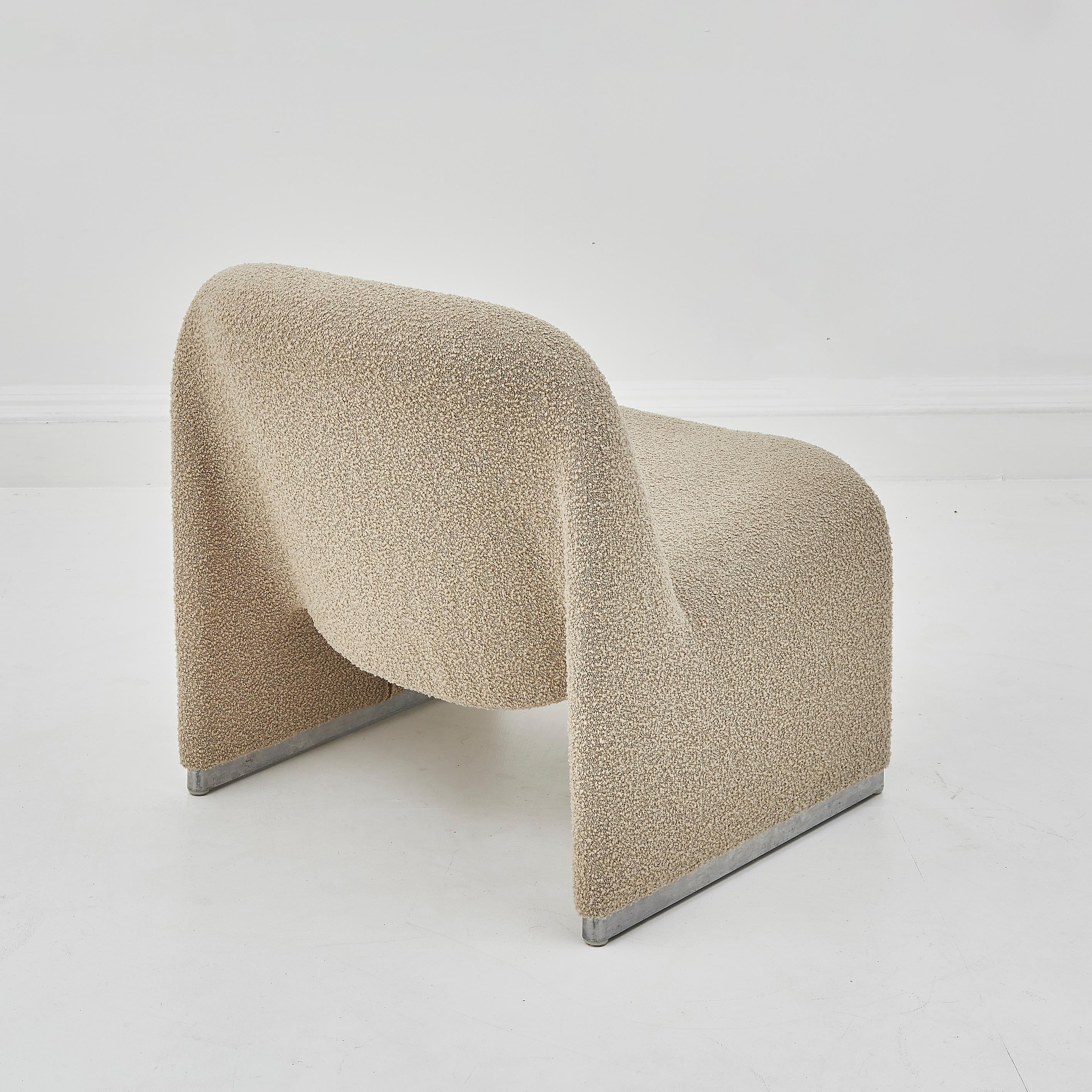 20ième siècle Paire de chaises longues The Moderns en bouclé par Giancarlo Piretti en vente