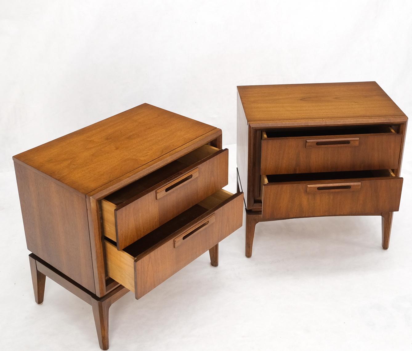 Pair of Mid-Century Modern American Walnut Two Drawers Night Stands End Tables 5