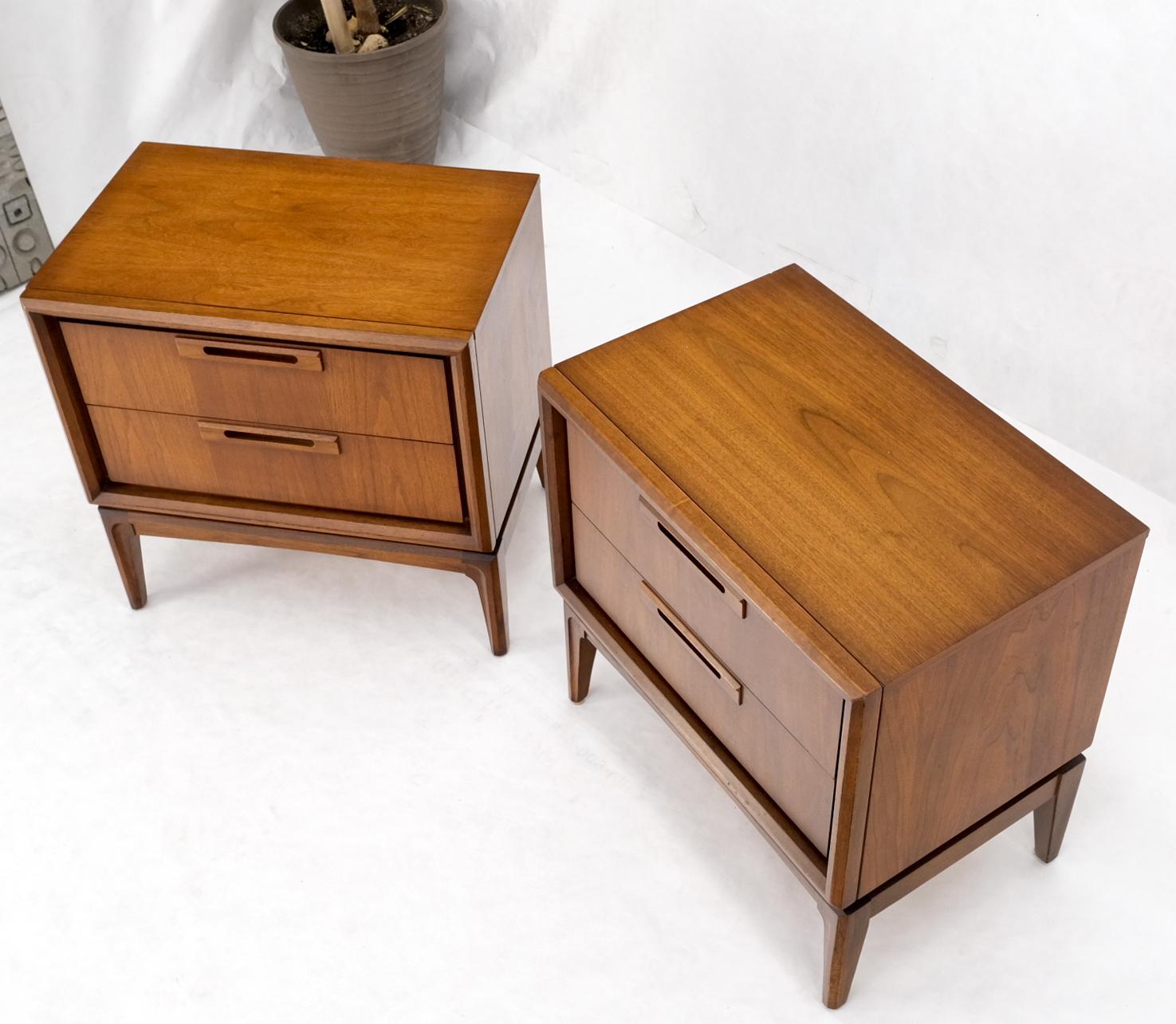 Pair of Mid-Century Modern American Walnut Two Drawers Night Stands End Tables 9