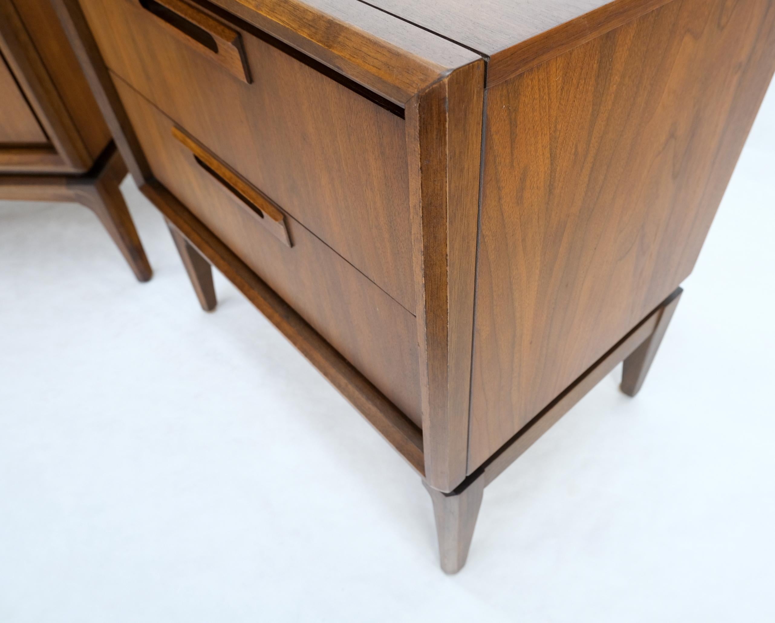 Pair of Mid-Century Modern American Walnut Two Drawers Night Stands End Tables 10