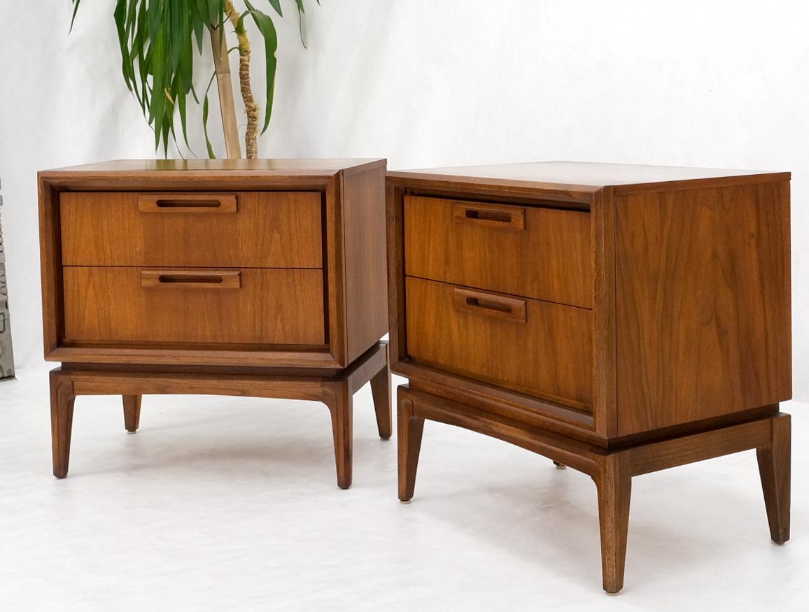 Pair of Mid-Century Modern American walnut two drawers night stands end tables.
Super clean gorgeous walnut wood patterns stands cabinets. Solid oak drawer construction.
