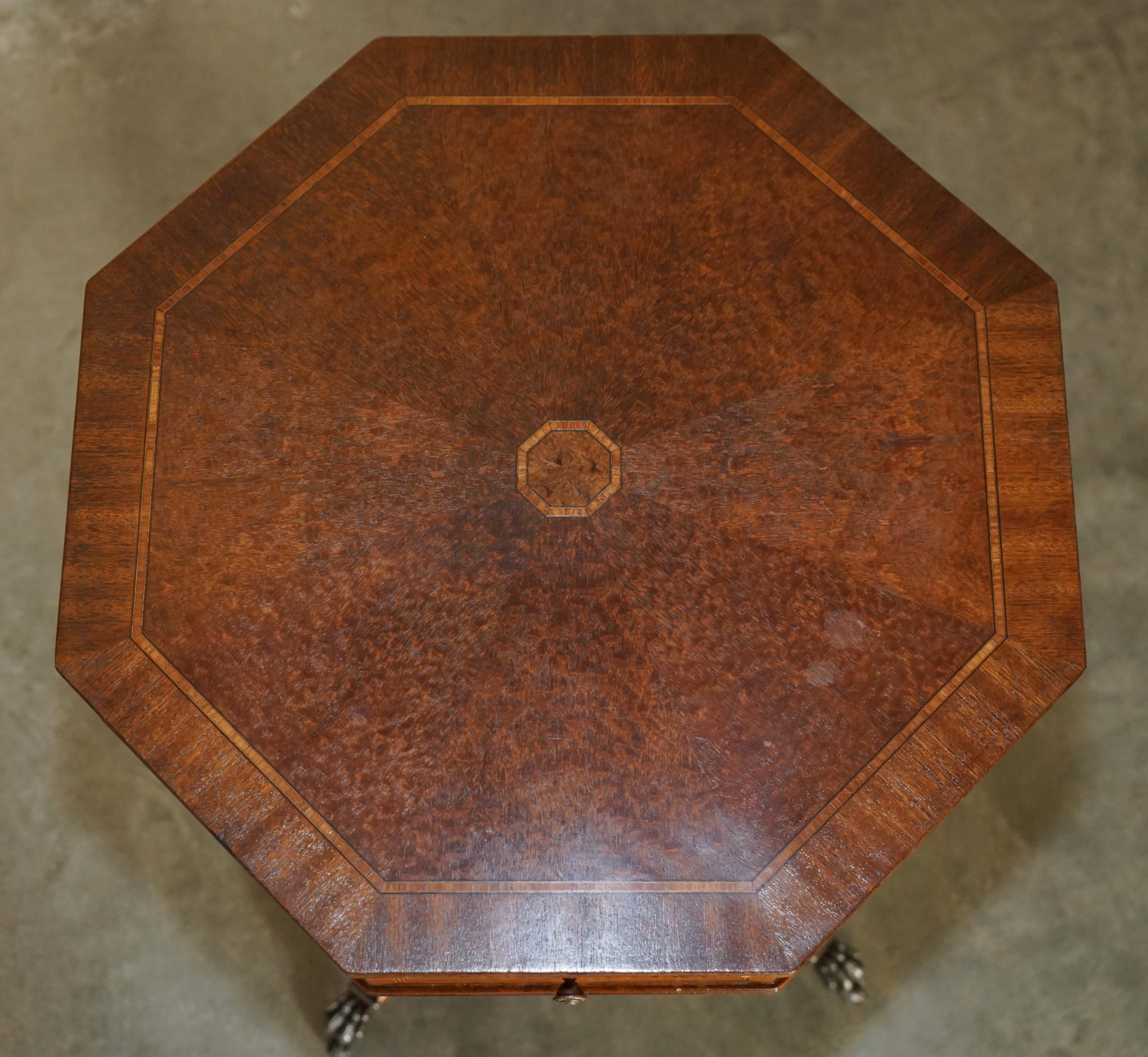 PAR DE MESA DE VINO CON LÁMPARA LATERAL DE ROBLE DE MEDIO SIGLO MODERNO ANDREW THOMPSON BURR en venta 8