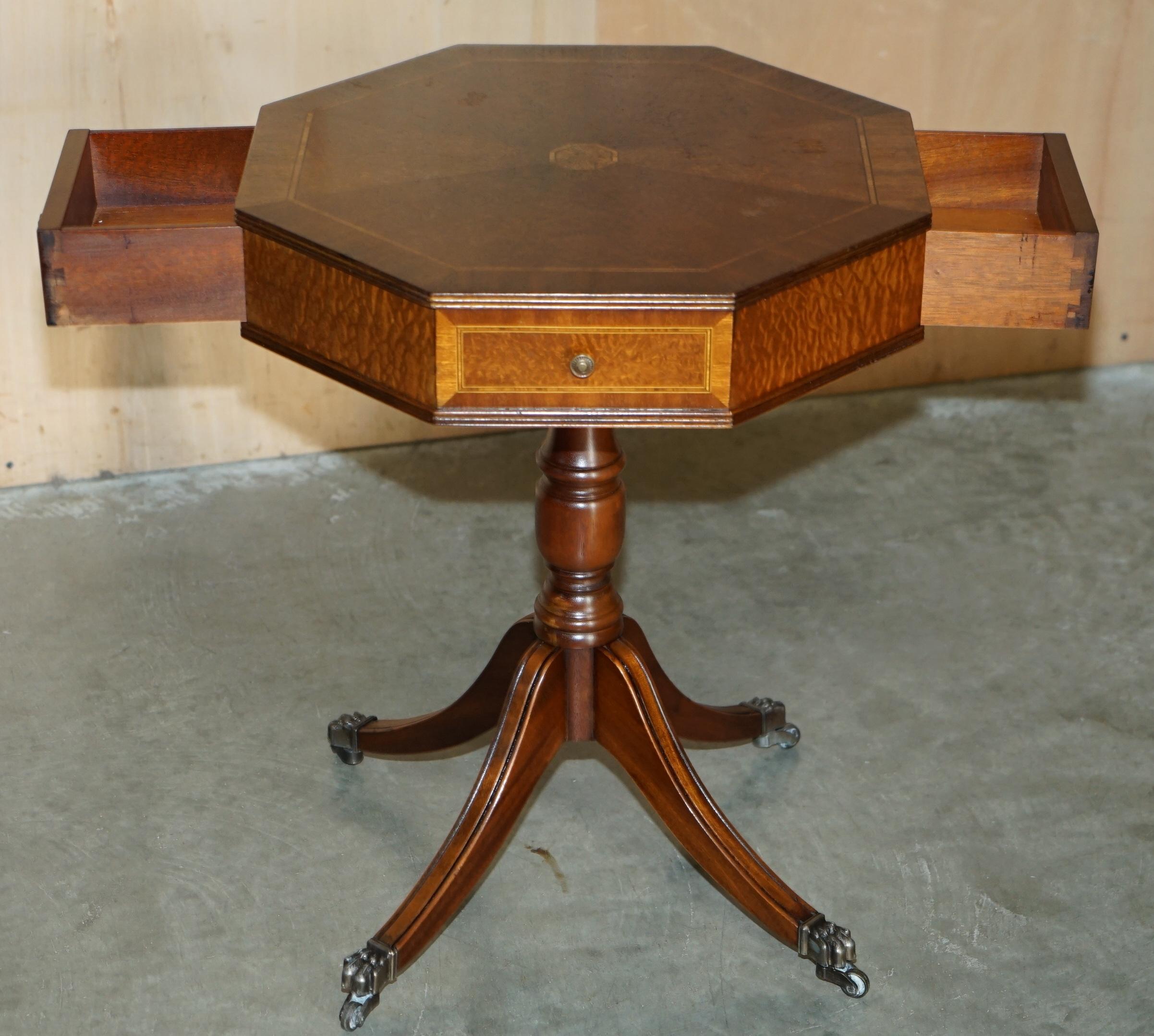 PAR DE MESA DE VINO CON LÁMPARA LATERAL DE ROBLE DE MEDIO SIGLO MODERNO ANDREW THOMPSON BURR en venta 10