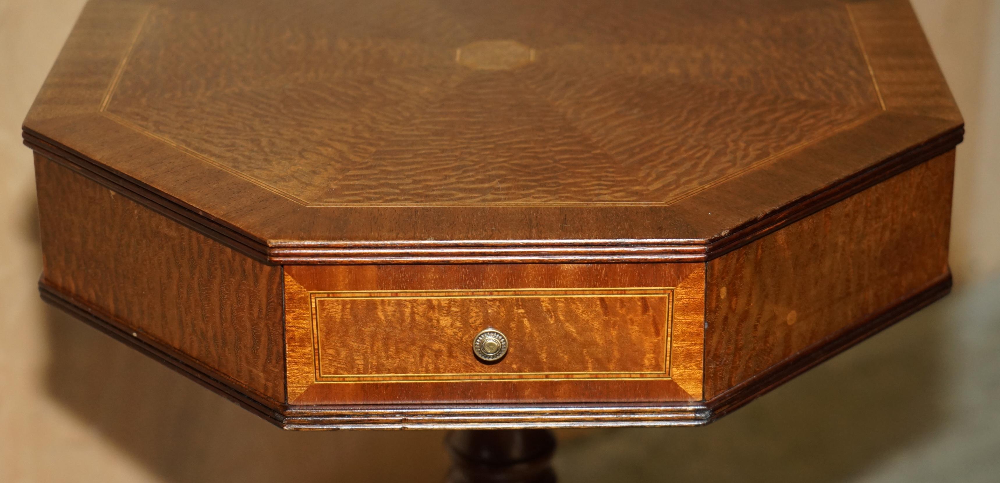 PAR DE MESA DE VINO CON LÁMPARA LATERAL DE ROBLE DE MEDIO SIGLO MODERNO ANDREW THOMPSON BURR en Bueno estado para la venta en West Sussex, Pulborough