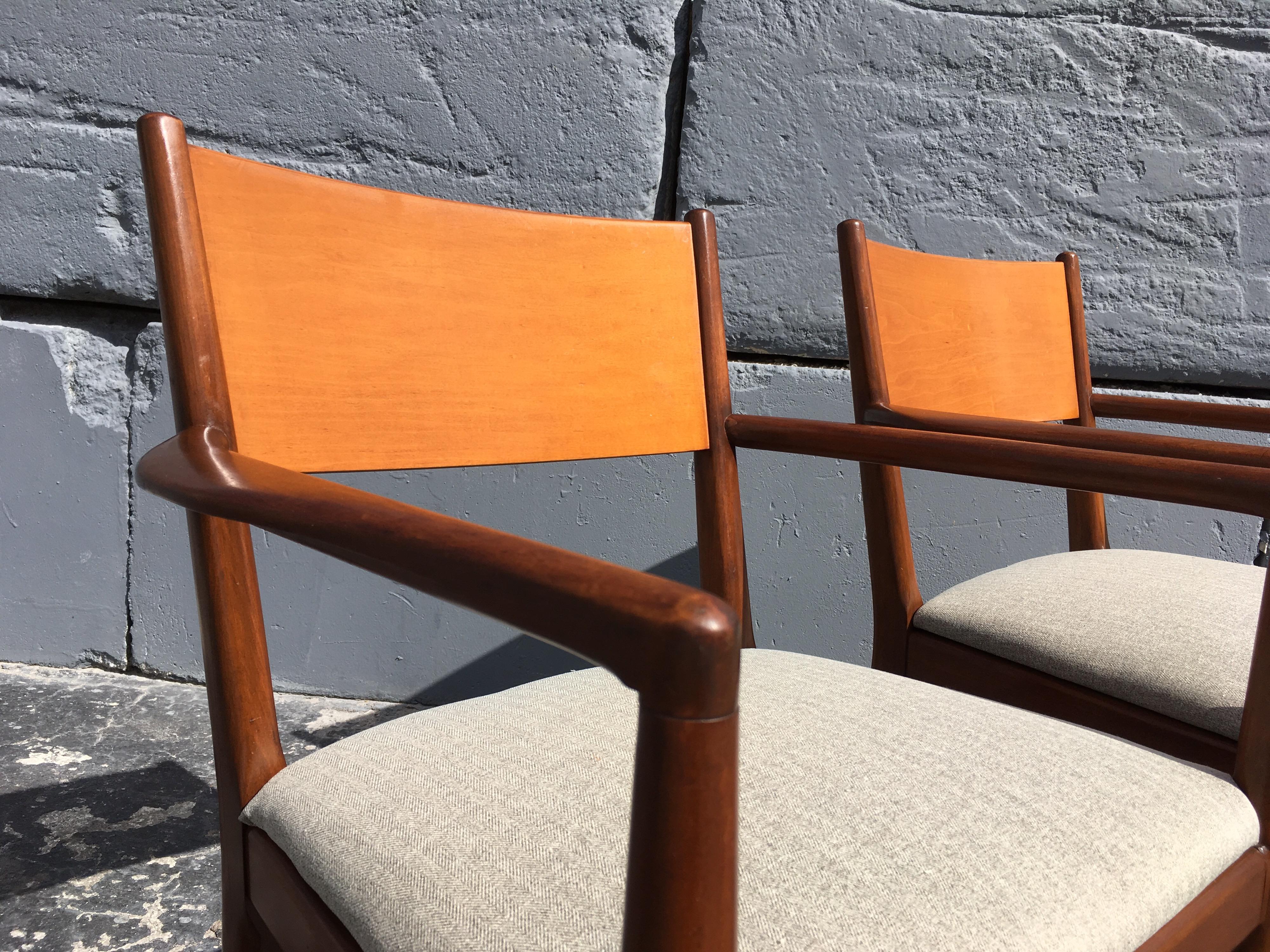 Pair of Mid-Century Modern Armchairs in the Style of Finn Juhl In Good Condition For Sale In Miami, FL