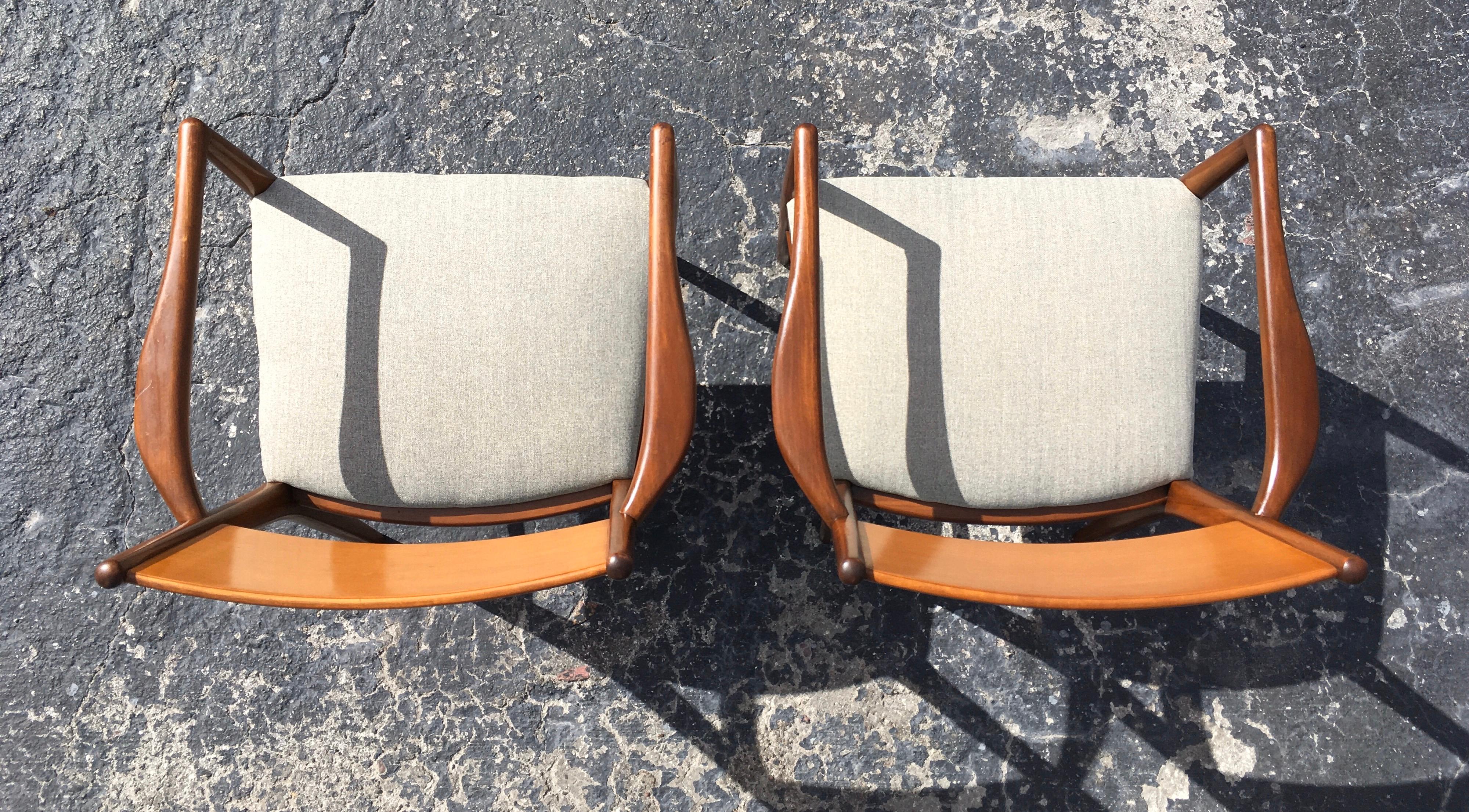 Pair of Mid-Century Modern Armchairs in the Style of Finn Juhl For Sale 2