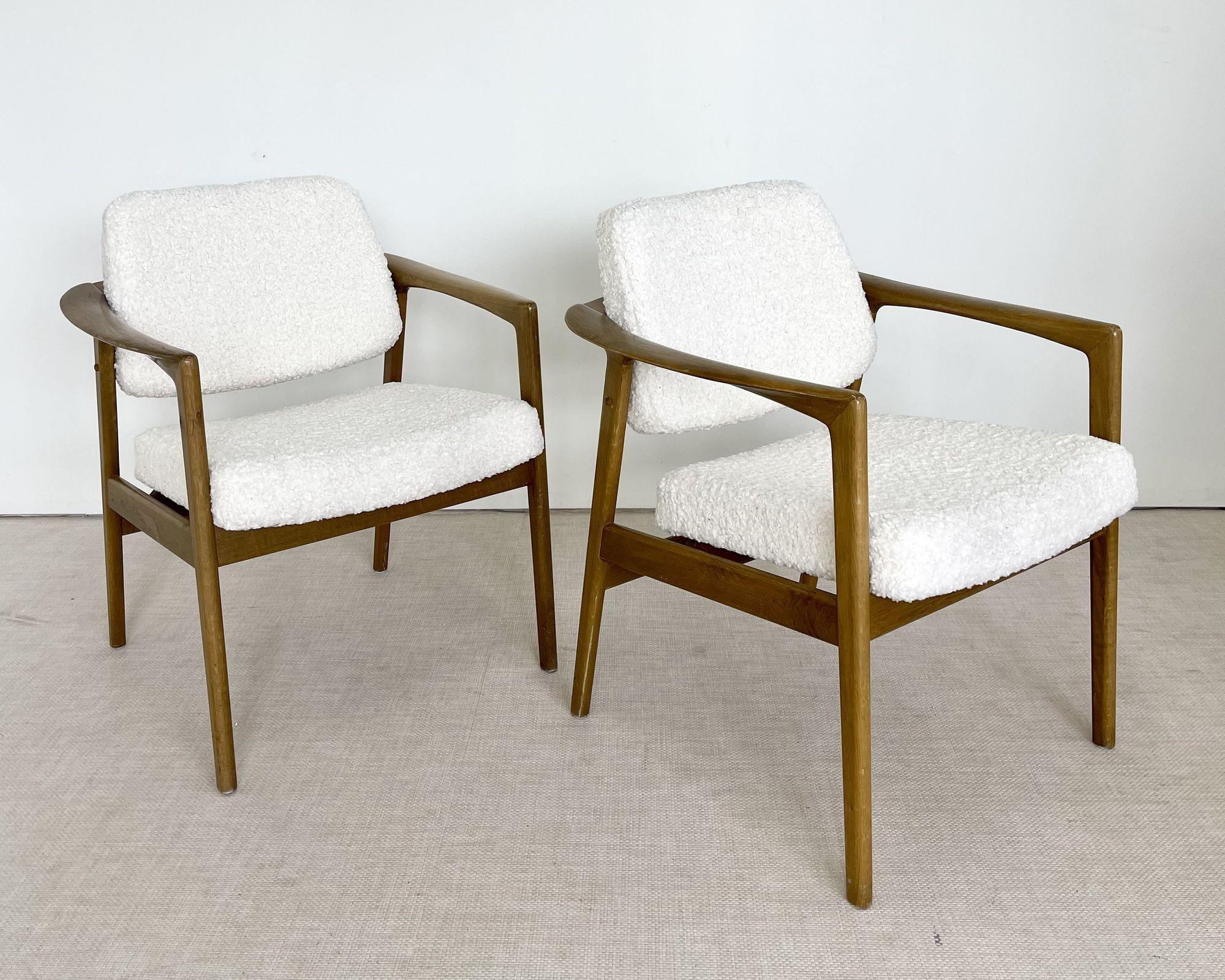 Pair of Mid-Century Modern Arm or Lounge Chairs in white shearling and oak

Modernist lounge chairs in a luxurious genuine white shearling fabric. The frames are made of solid oak and are sturdy. 

Similar to Folke Ohlsson and likely produced by
