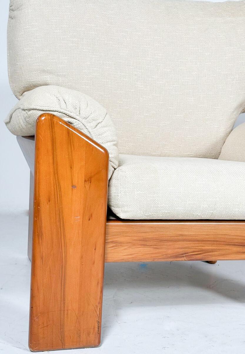 Pair of Mid Century Modern Armchair by Sapporo for Mobil Girgi, Italy In Good Condition For Sale In Brussels, BE