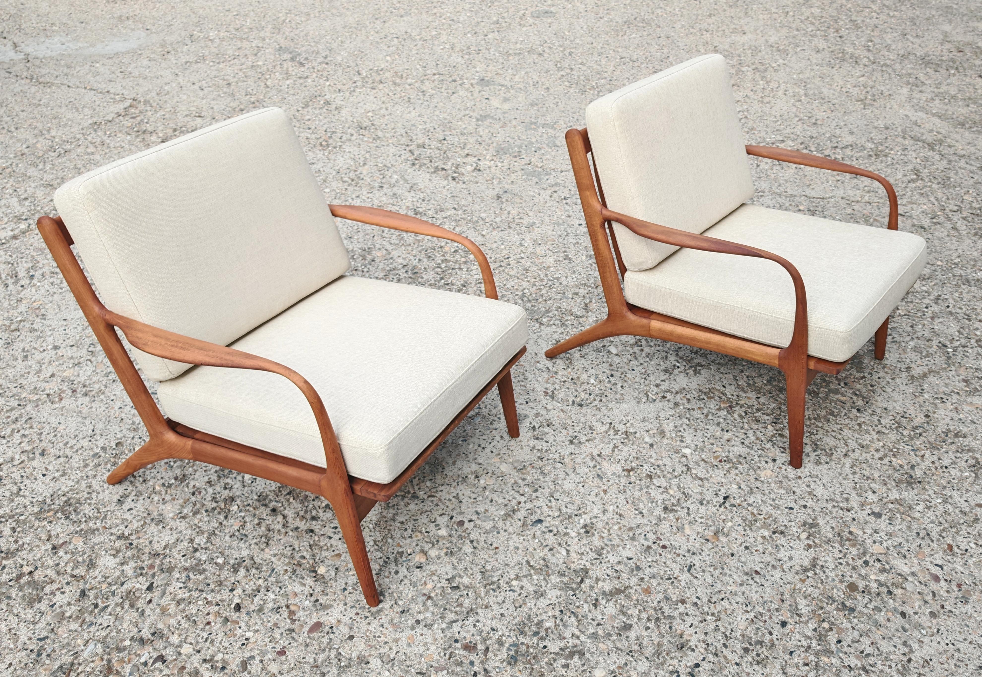 In this listing you will find a pair of stunning armchairs, Model 2315-c. These lounge chairs were designed by Adrian Pearsall for Craft Associates and they feature very sleek and sculptural, beech frames with newly upholstered seats and backs in