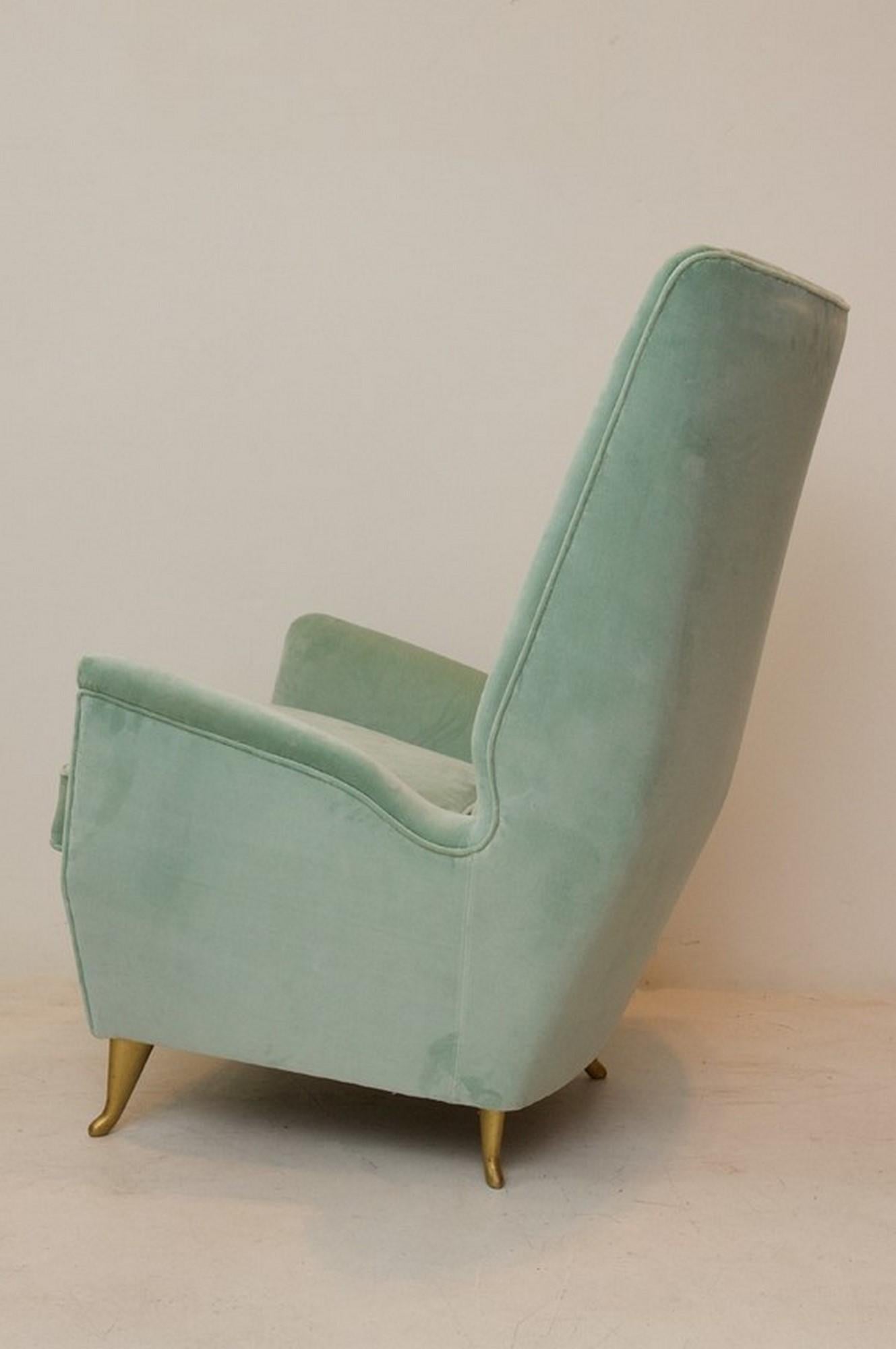 Pair of Mid-Century Modern Armchairs by ISA from a Design by Gio Ponti In Good Condition For Sale In London, GB