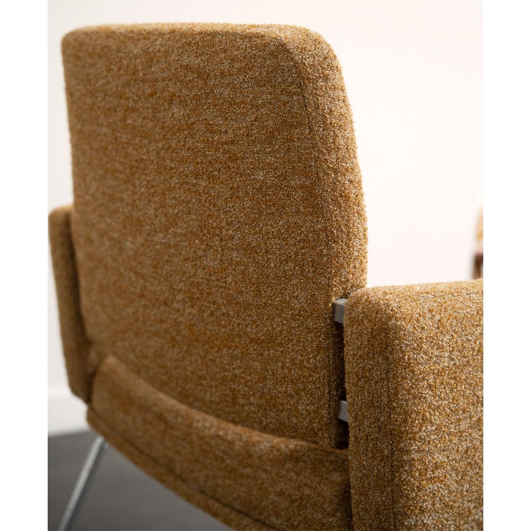 XX secolo Coppia di poltrone moderne del Medioevo di JG Furniture in vendita