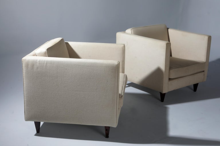 Pair of Mid-Century Modern armchairs by Joaquim Tenreiro, Brazil 1960s

Pair of armchairs designed by Joaquim Tenreiro, made in Brazil in the 1960s. Structured in plywood, upholstered in fabric and with wooden feet.