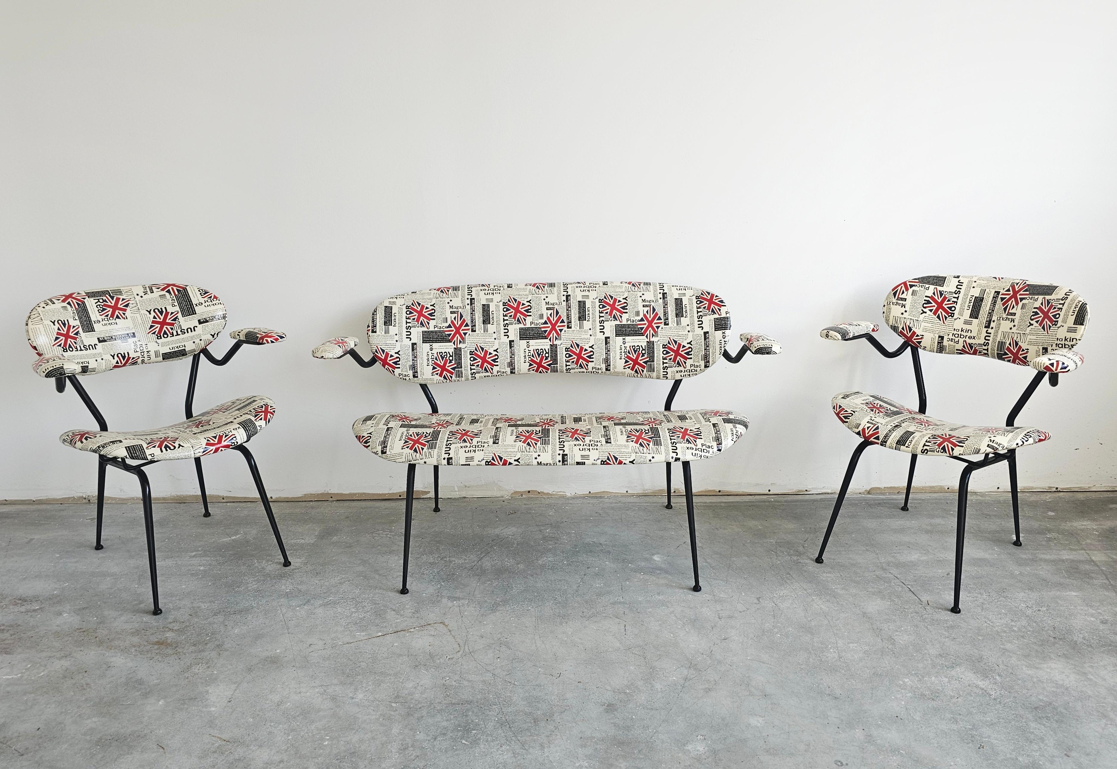 Vous trouverez dans cette liste une paire de petits fauteuils conçus par Gastone Rinaldi pour RIMA. Gastone Rinaldi a conçu cette magnifique et emblématique paire de fauteuils rares en 1954. La forme des fauteuils est sculpturale, unique et