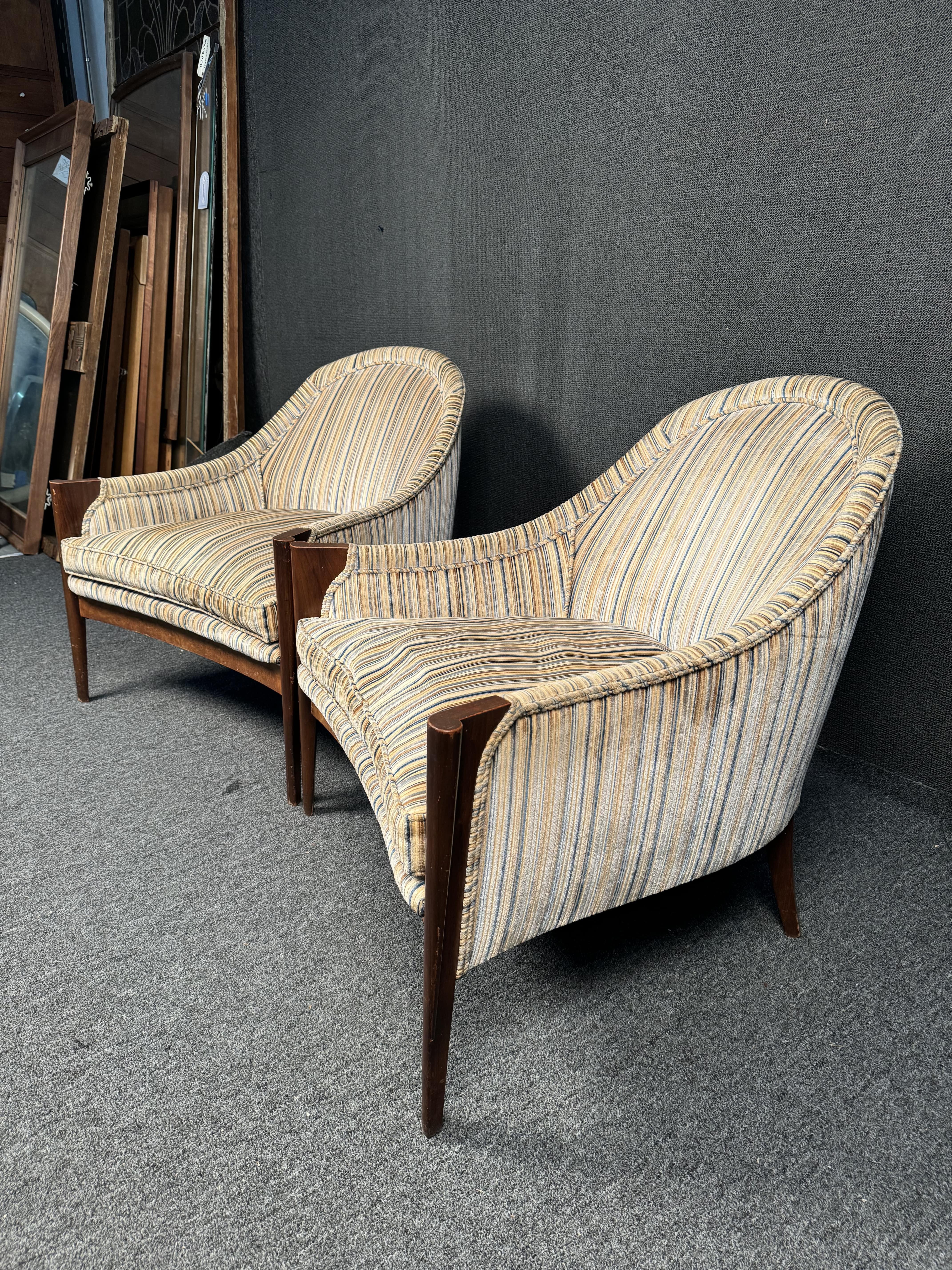 Pareja de sillones modernos de mediados de siglo Moderno de mediados de siglo en venta