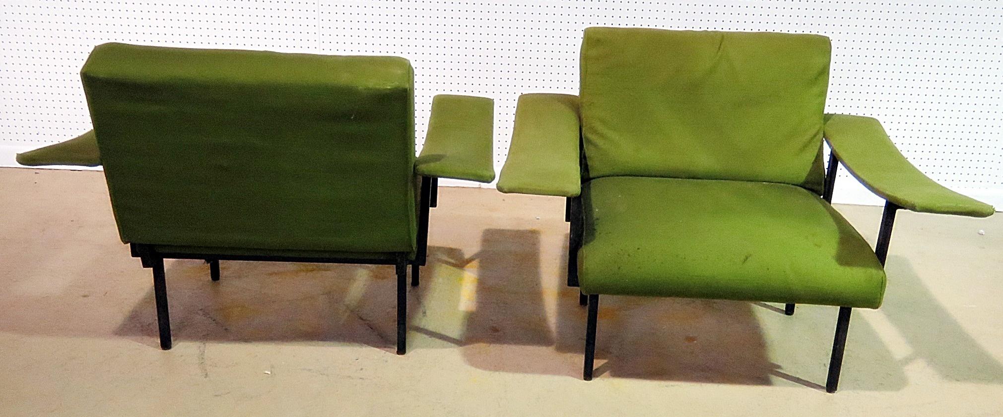 Pair of Mid-Century Modern Armchairs In Fair Condition In Swedesboro, NJ