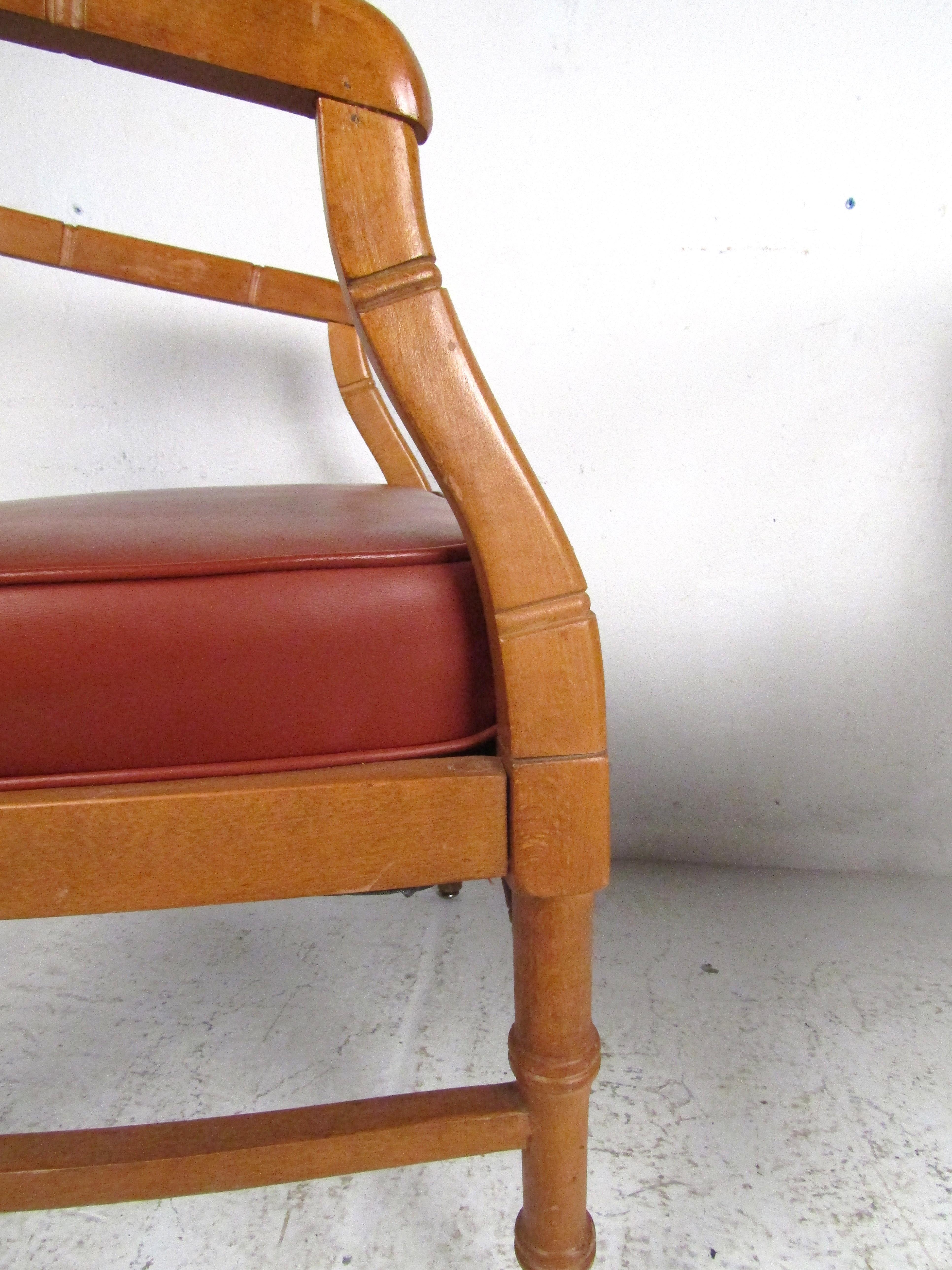 Pair of Mid-Century Modern Armchairs For Sale 4