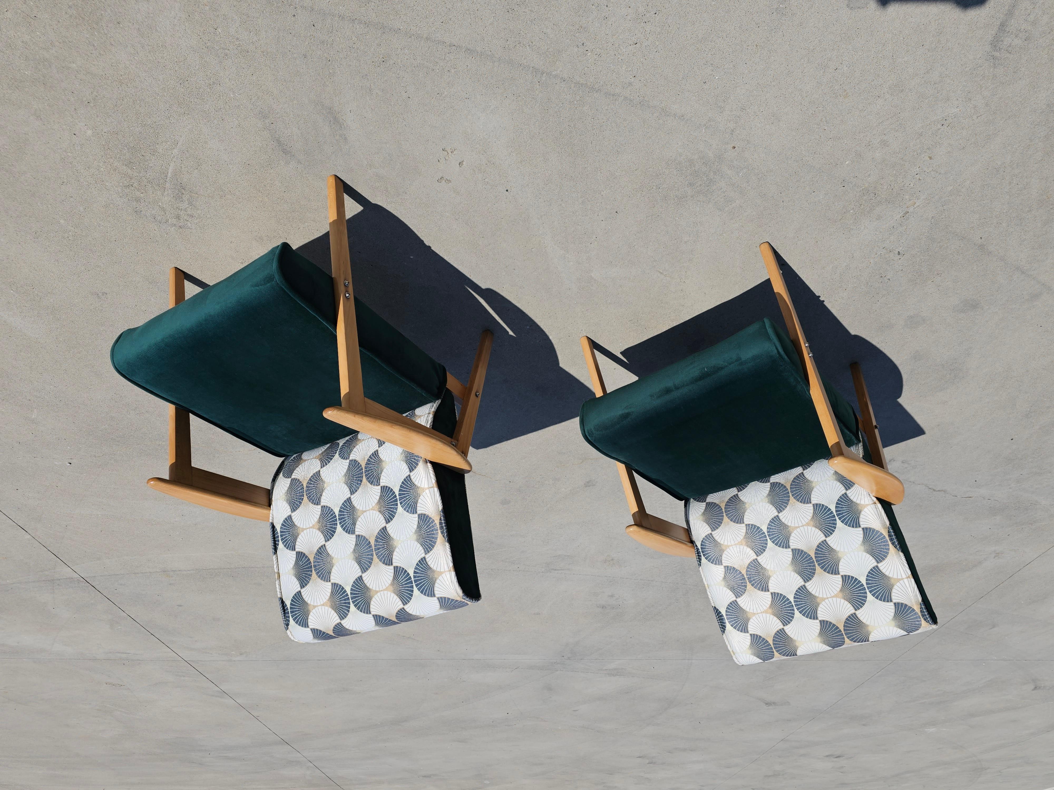 Pareja de sillones modernos de mediados de siglo, retapizados, Made in Yugoslavia, años 60 en Bueno estado para la venta en Beograd, RS