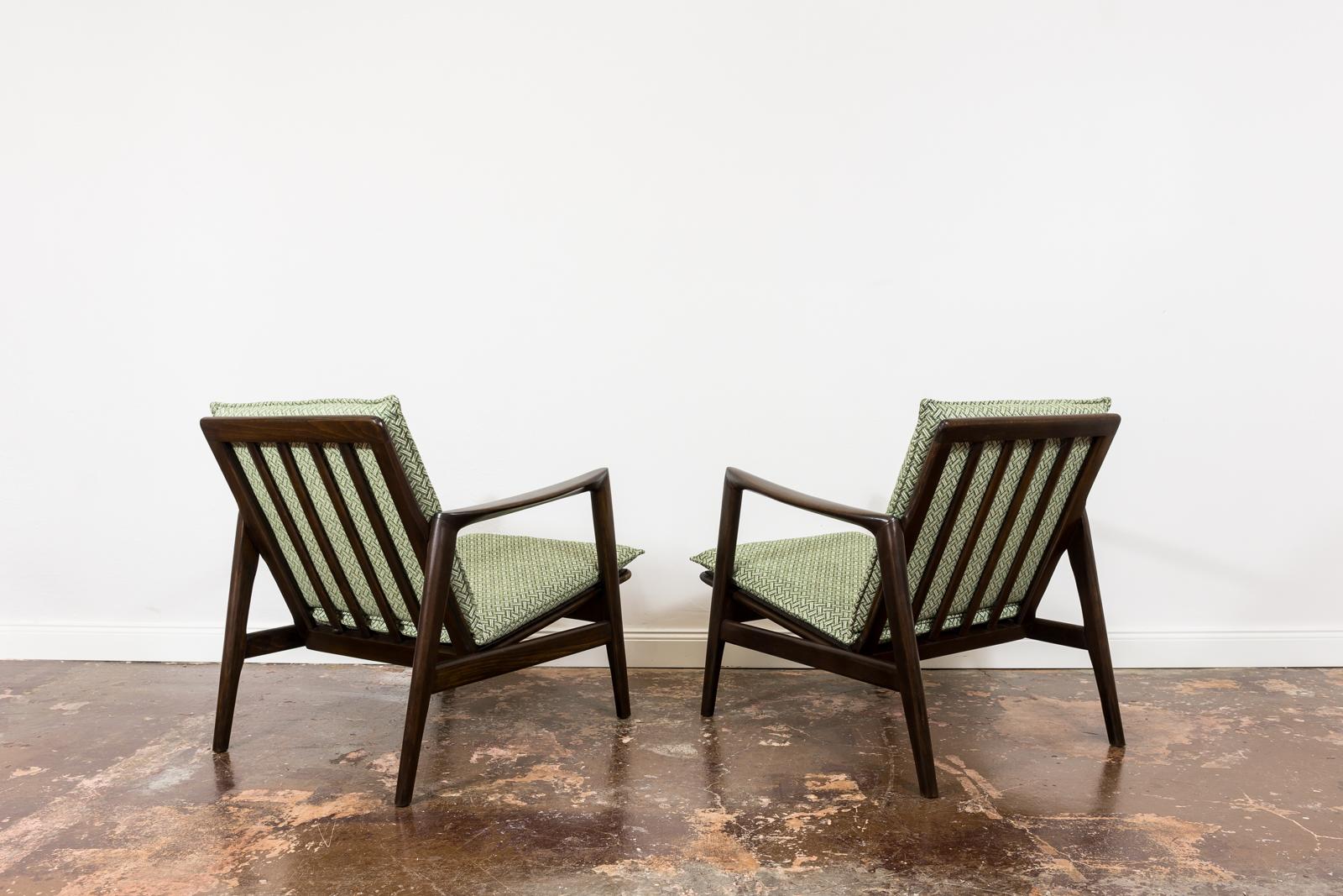 Pair of Mid Century Modern Armchairs Type 300-130, 1960s, Poland In Good Condition For Sale In Wroclaw, PL