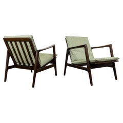 Ein Paar moderne Sessel aus der Mitte des Jahrhunderts „type 300-130“  1960er Jahre, Polen