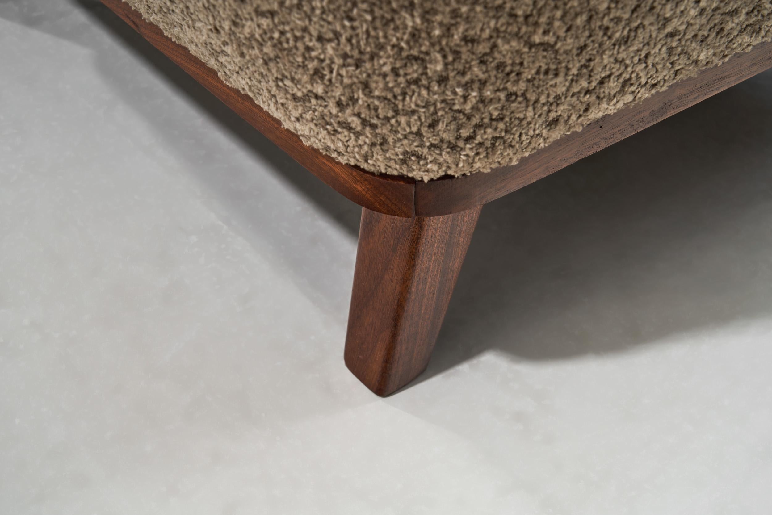 Paire de fauteuils The Modernity avec accoudoirs en bois, Europe 1950s en vente 9