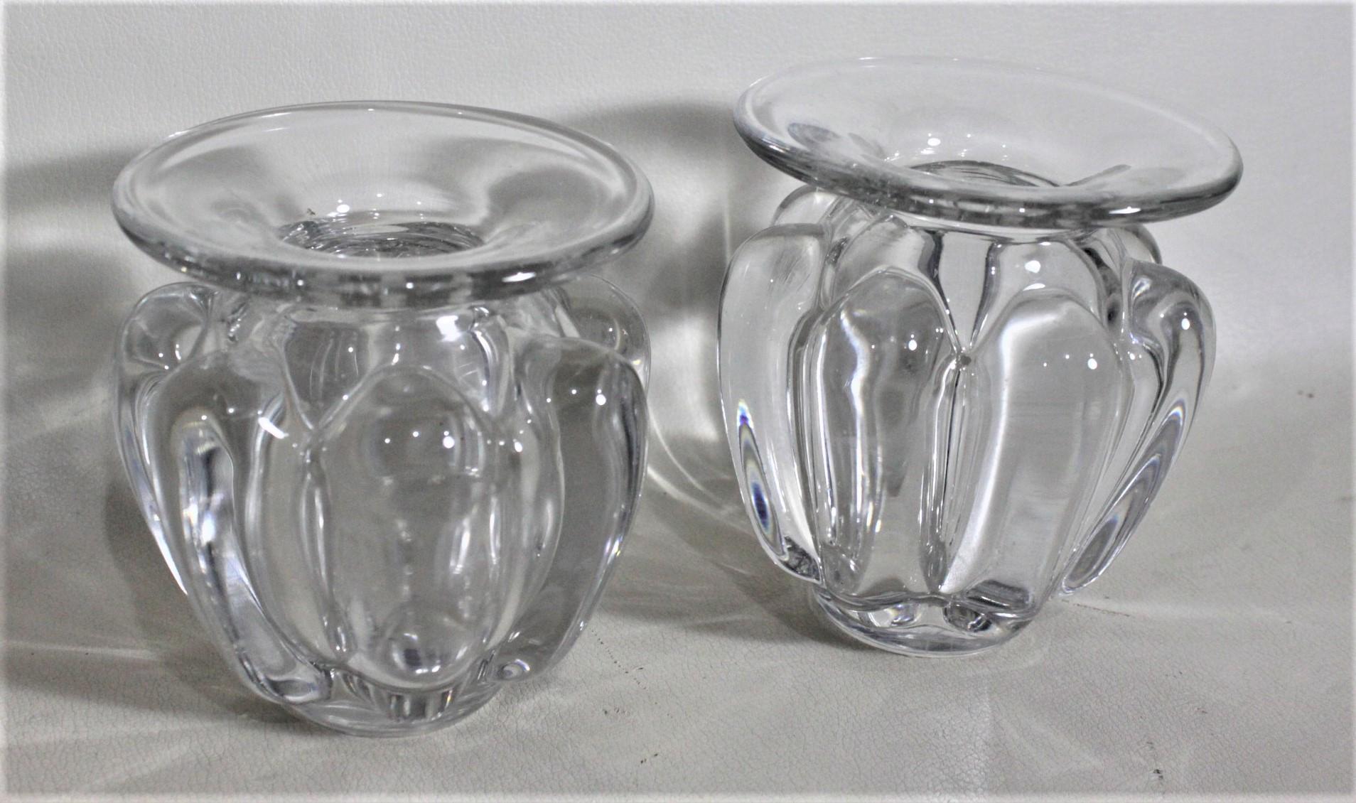 Paar Vasen aus klarem französischen Art Vannes-Kunstglas, Mitte des Jahrhunderts, Modern (Moderne der Mitte des Jahrhunderts) im Angebot