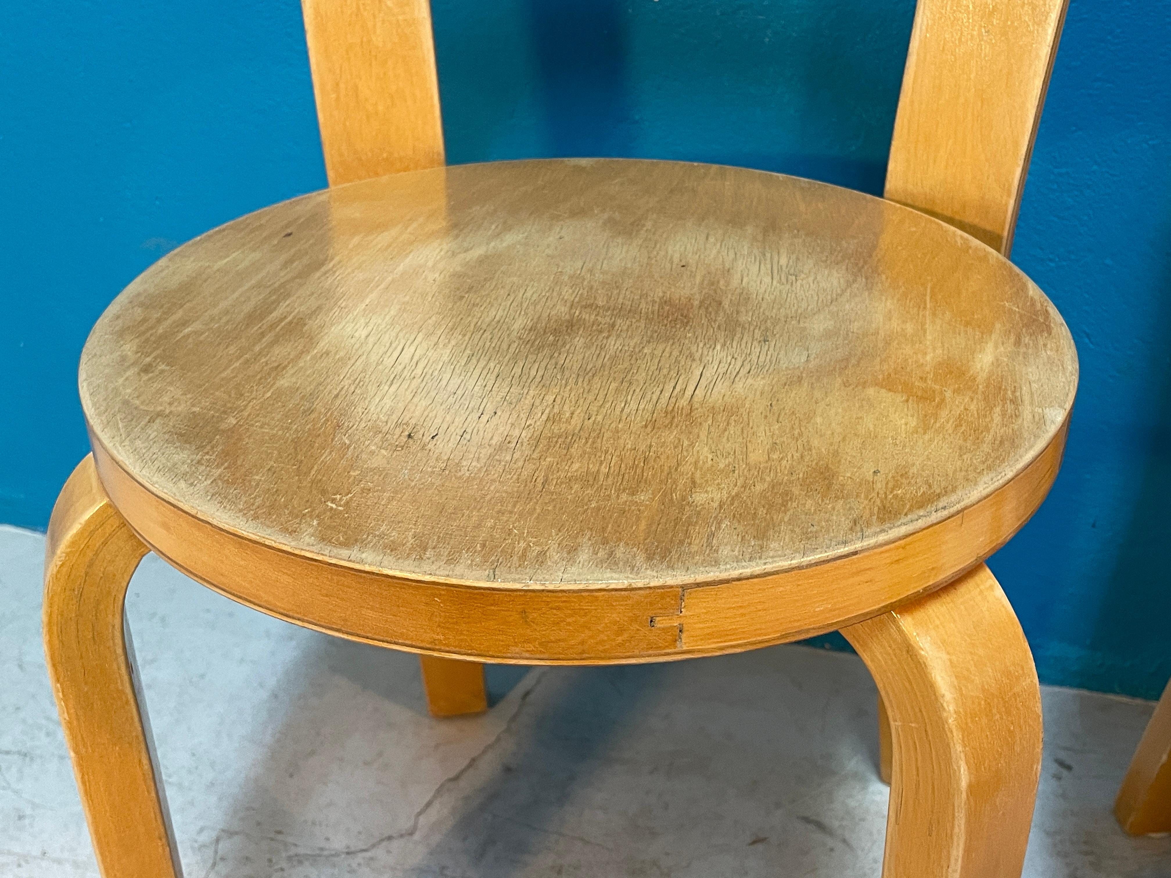 Scandinavian Modern Pair of Mid-Century Modern Artek 65-Chairs by Alvar Aalto Finland