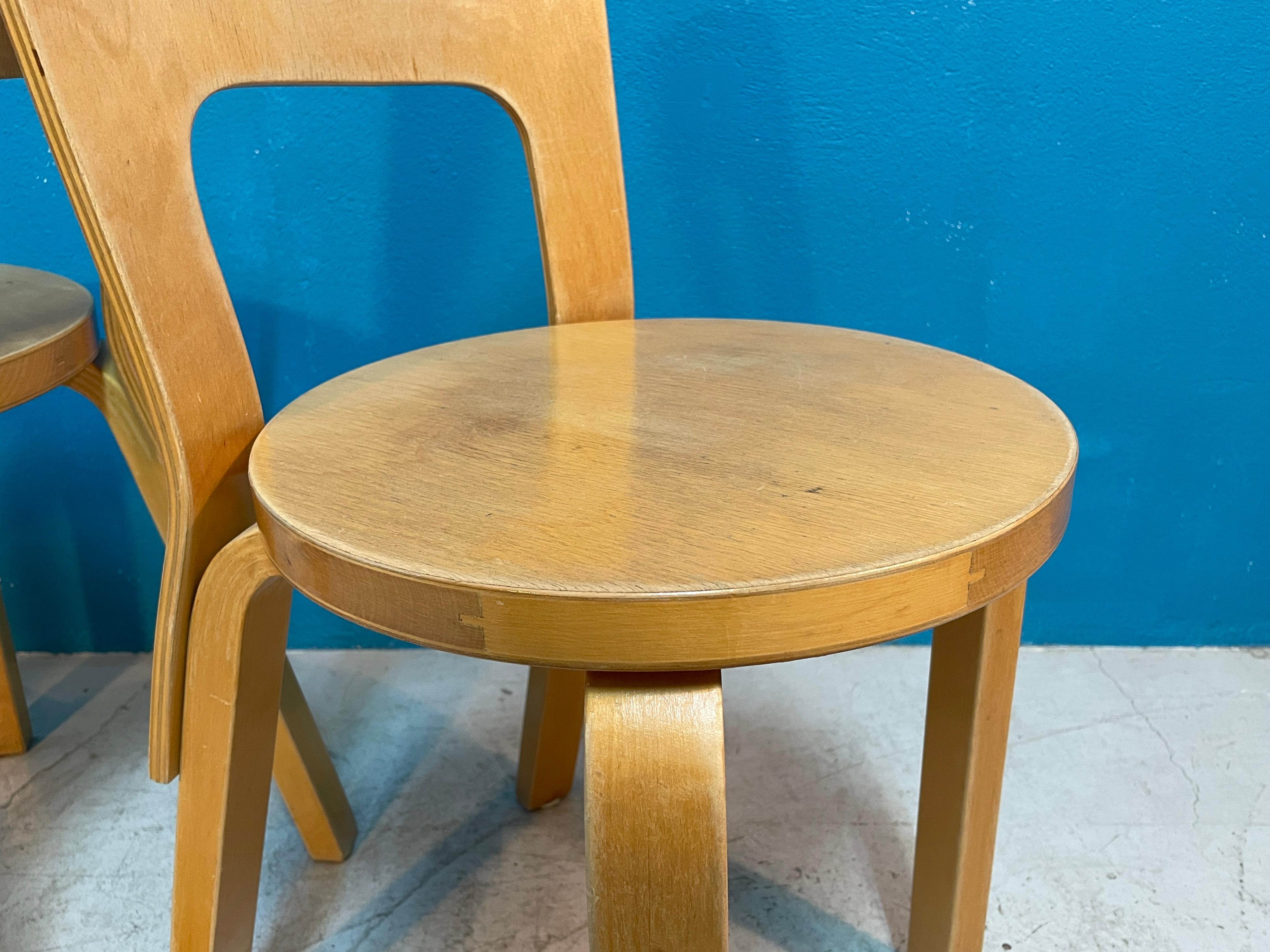 Pair of Mid-Century Modern Artek 65-Chairs by Alvar Aalto Finland 4