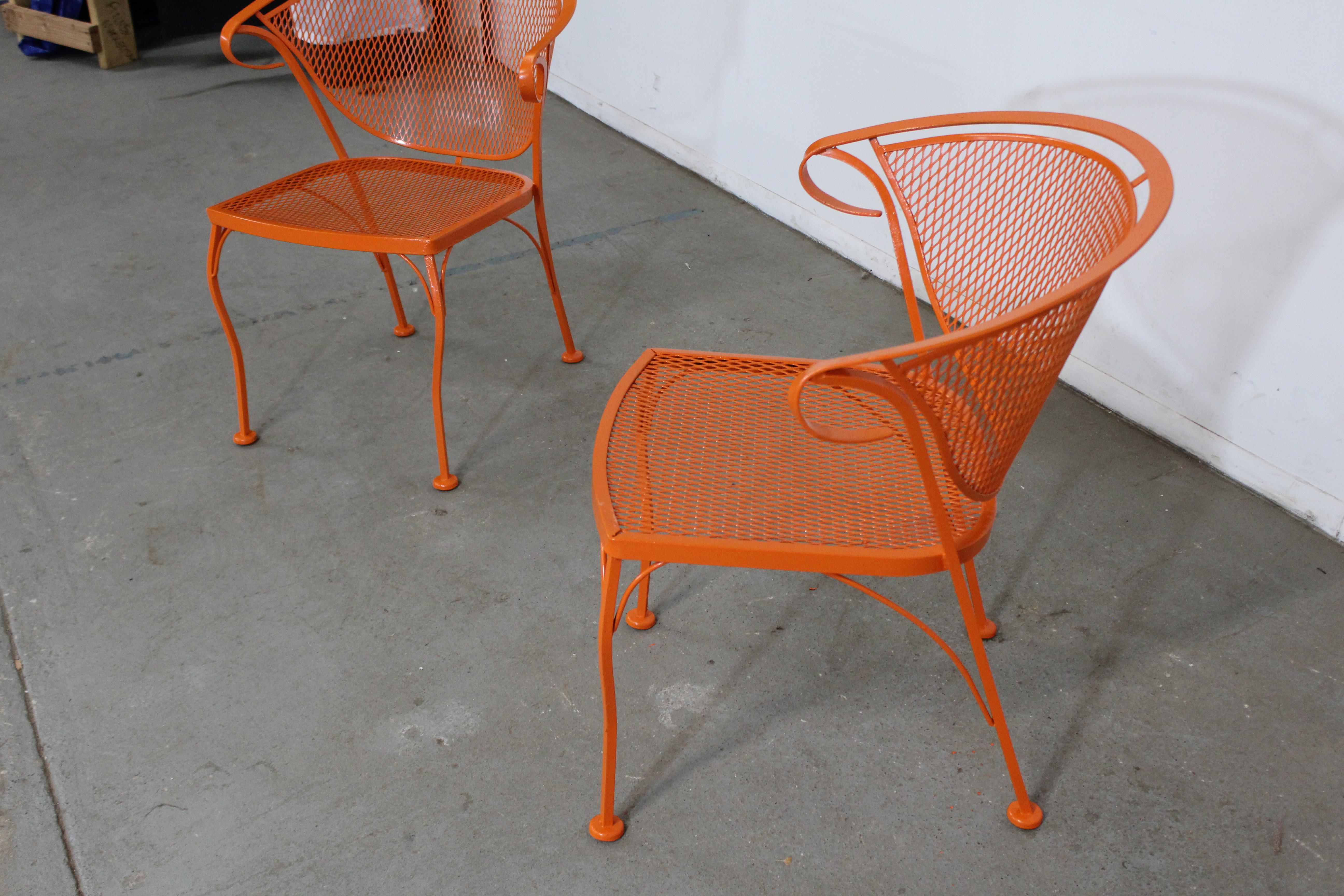 Pair of Mid-Century Modern Atomic Orange Outdoor Metal Curved Back Chairs Set B In Good Condition For Sale In Wilmington, DE