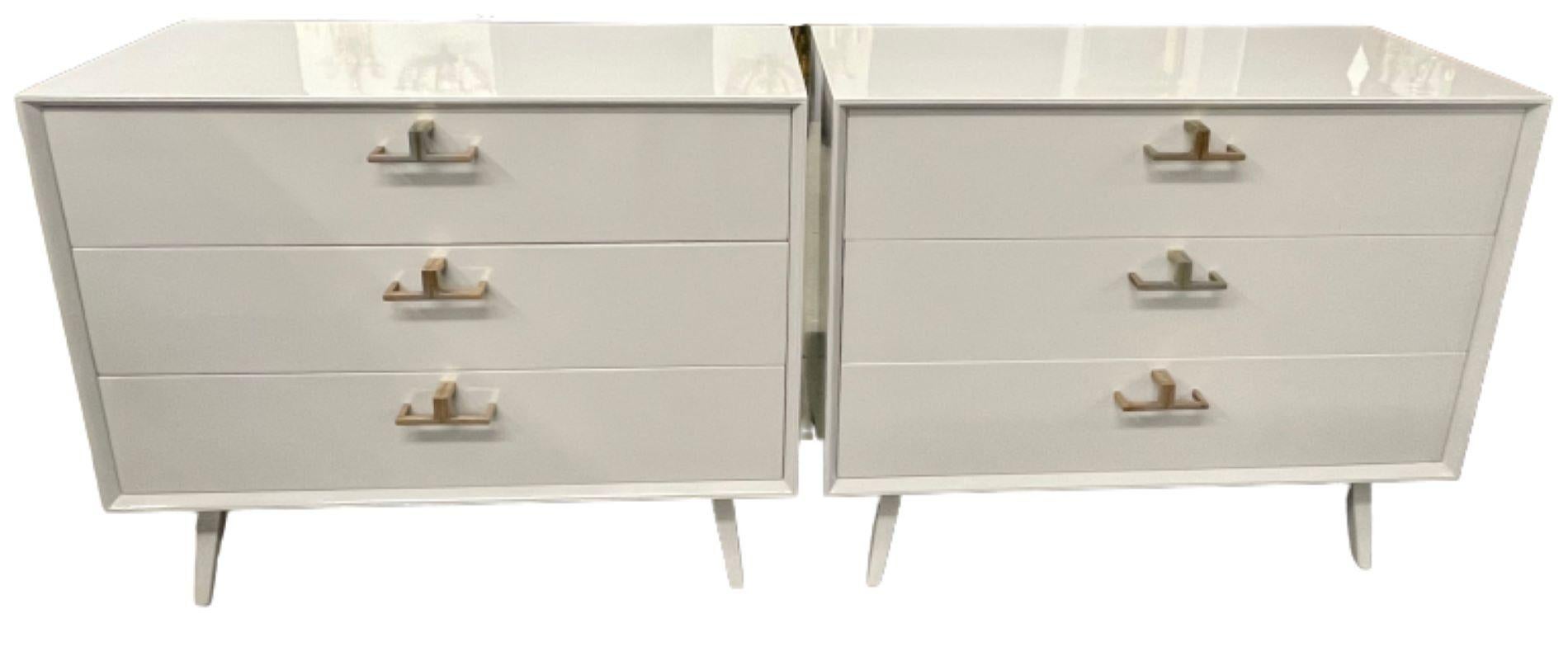 Pair of Mid-Century Modern Bachelor Chests, Commodes, Dressers, Grey Lacquer In Good Condition In Stamford, CT