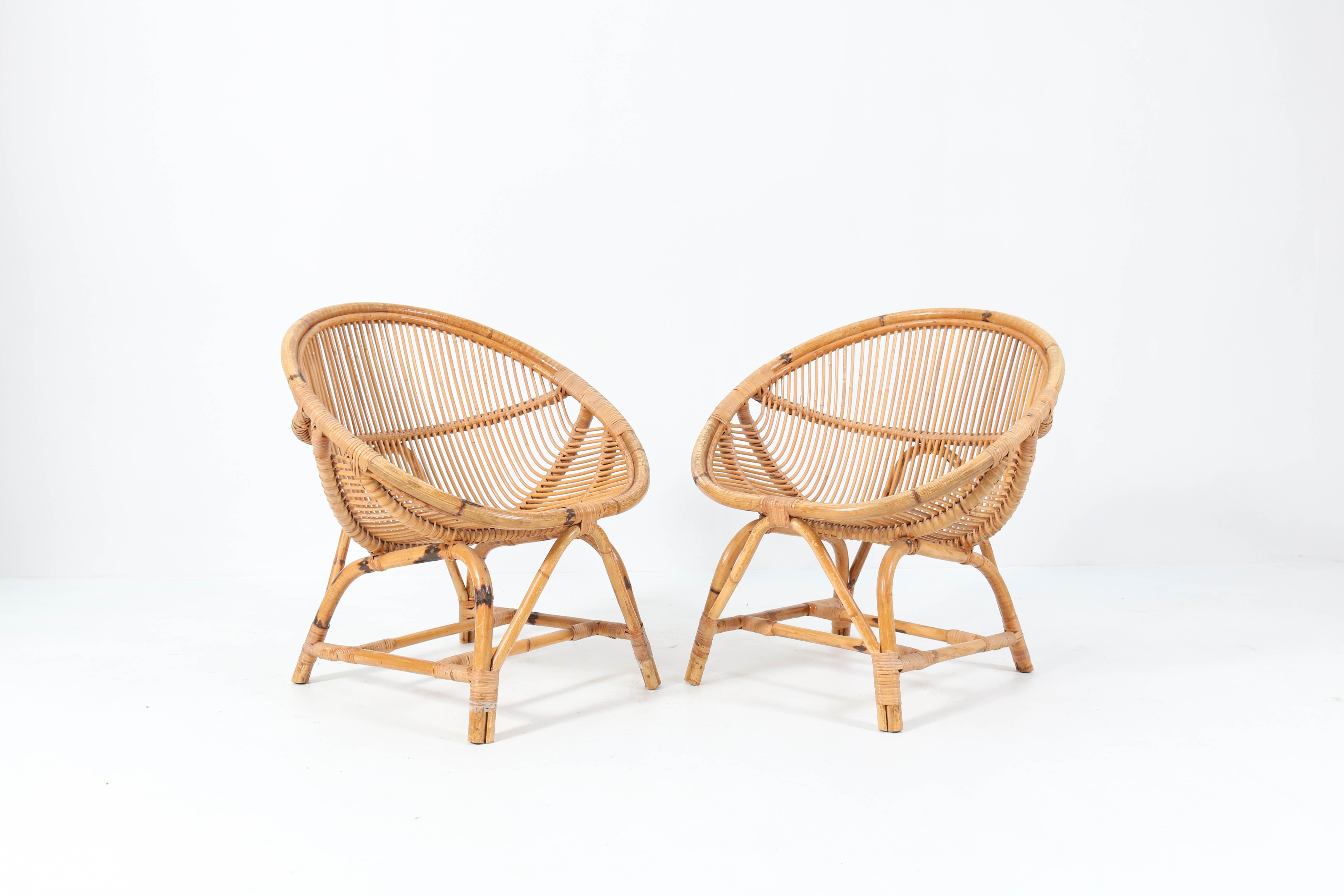 Stunning and rare pair of Mid-Century Modern lounge chairs.
Striking French design from the 1950s.
This wonderful pair is made of bamboo and rattan.
In very good condition with a beautiful patina.