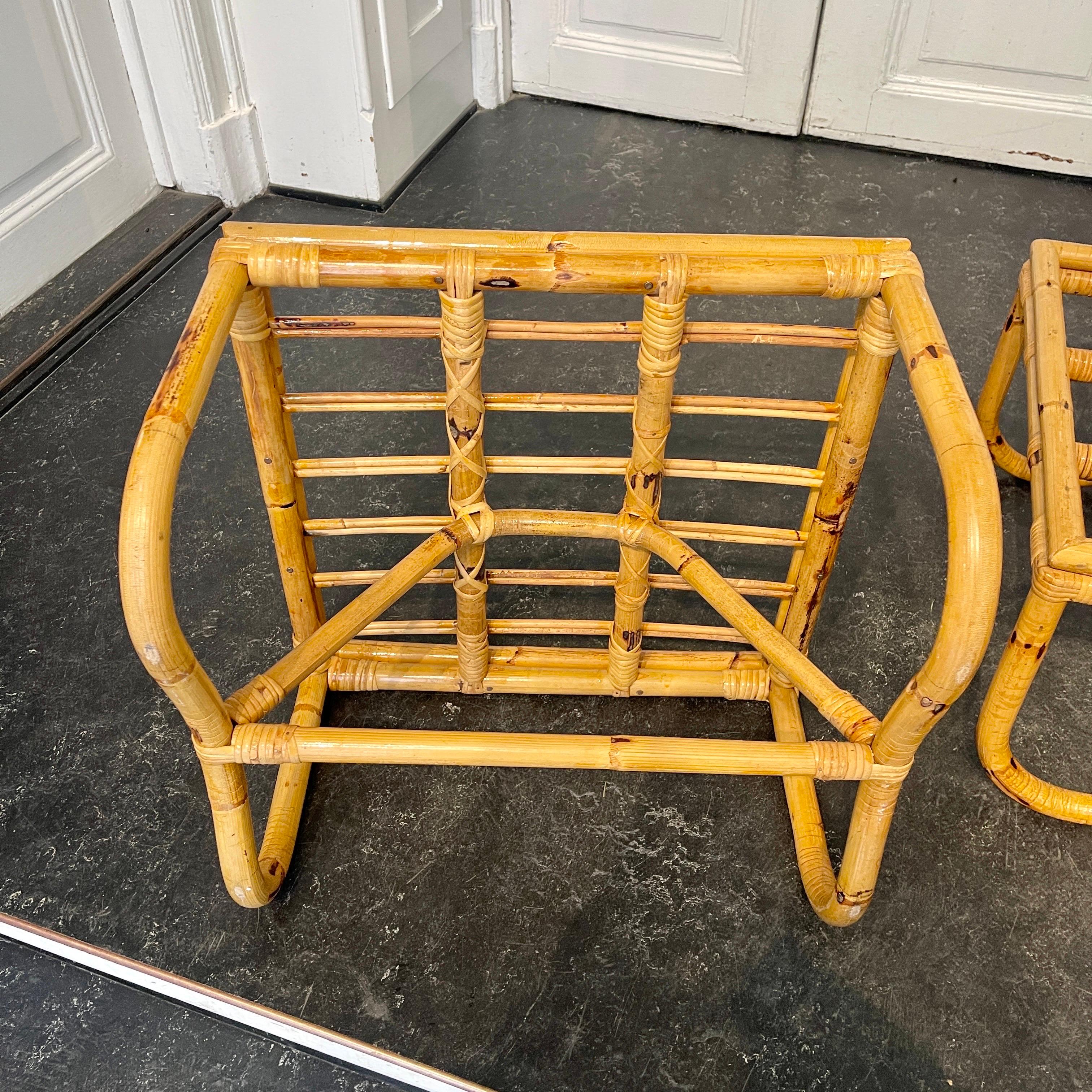 Paire de tables ou tabourets d'appoint en bambou de style mi-siècle moderne en vente 2