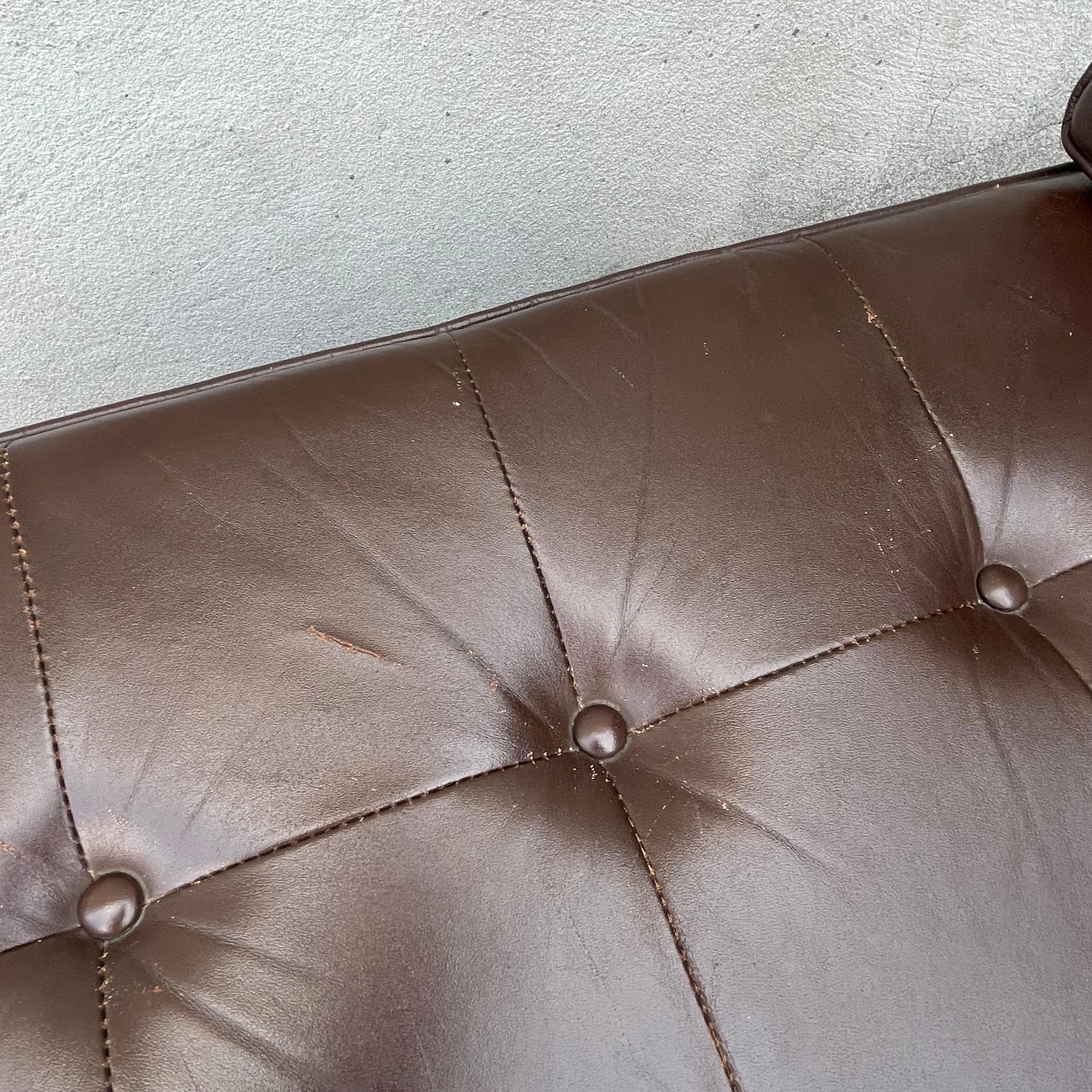Pair of Mid-Century Modern Barcelona Chairs in Brown Leather, 1970's Generation For Sale 4