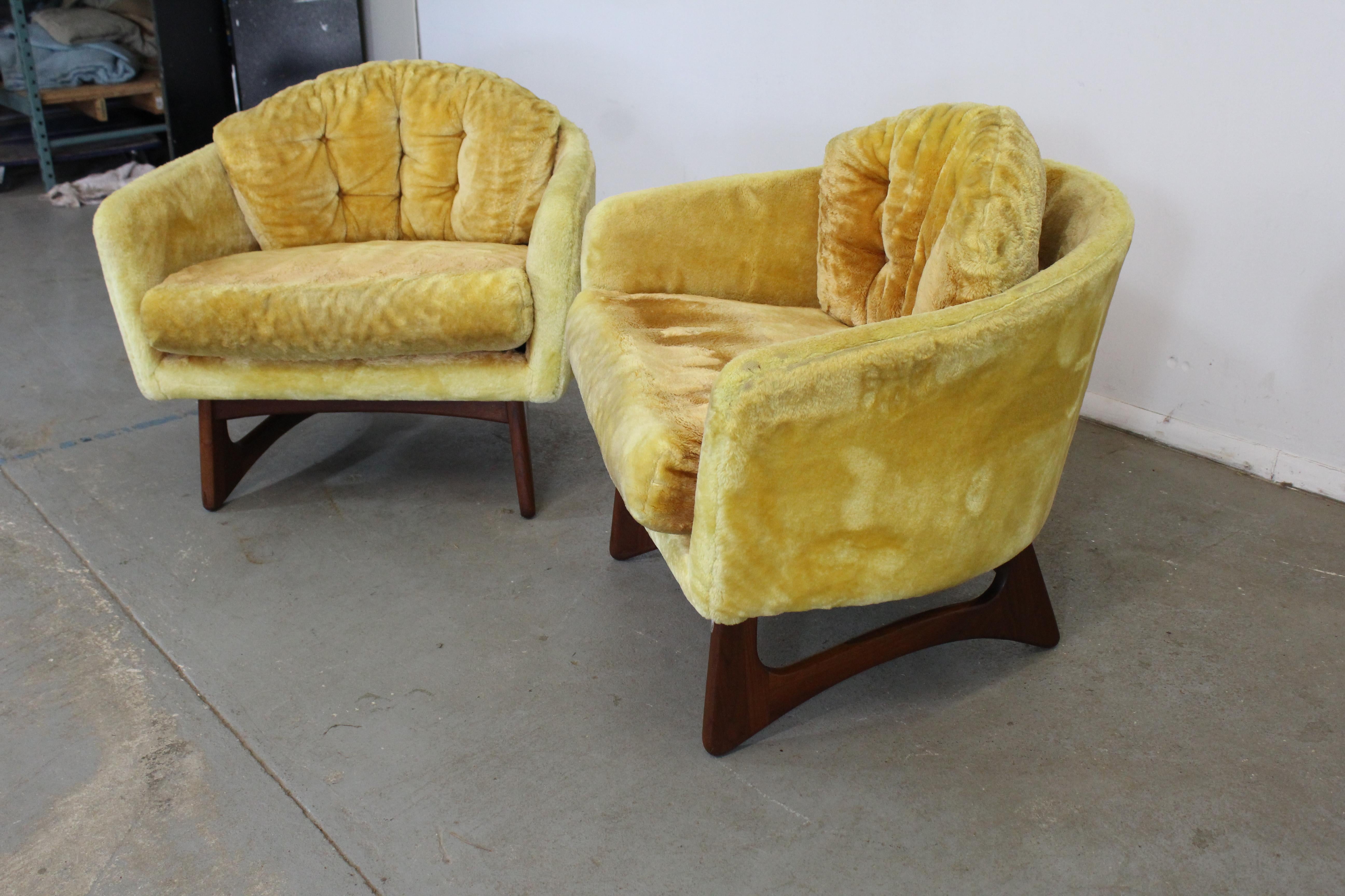 Pair of Mid-Century Modern Barrel Back Club Chairs by Adrian Pearsall  For Sale 7