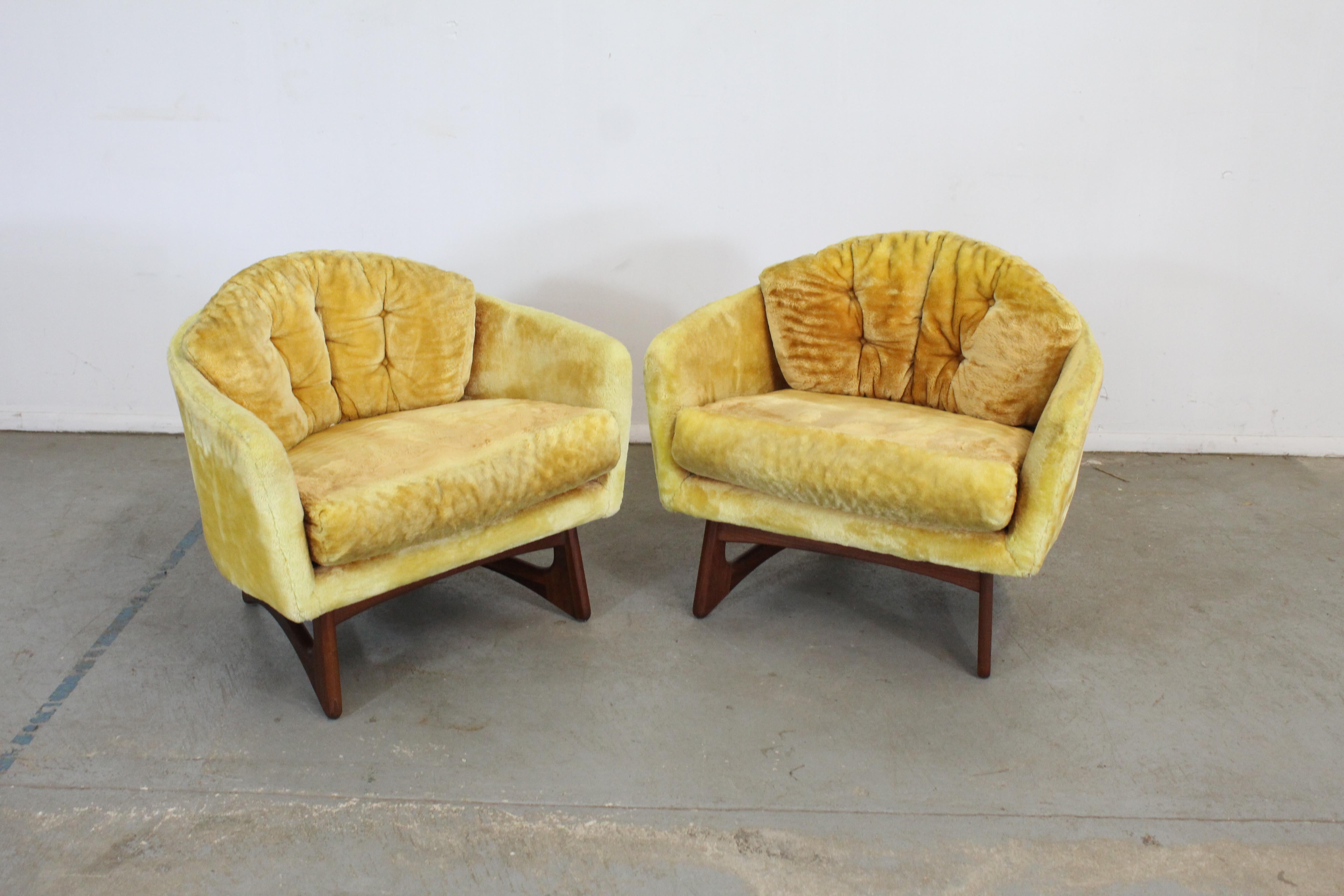 Pair of Mid-Century Modern barrel back club chairs by Adrian Pearsall for Craft Associates

Offered is a pair of Mid-Century Modern barrel back club chairs by Adrian Pearsall for Craft Associates. These chairs have round backs. They are designed