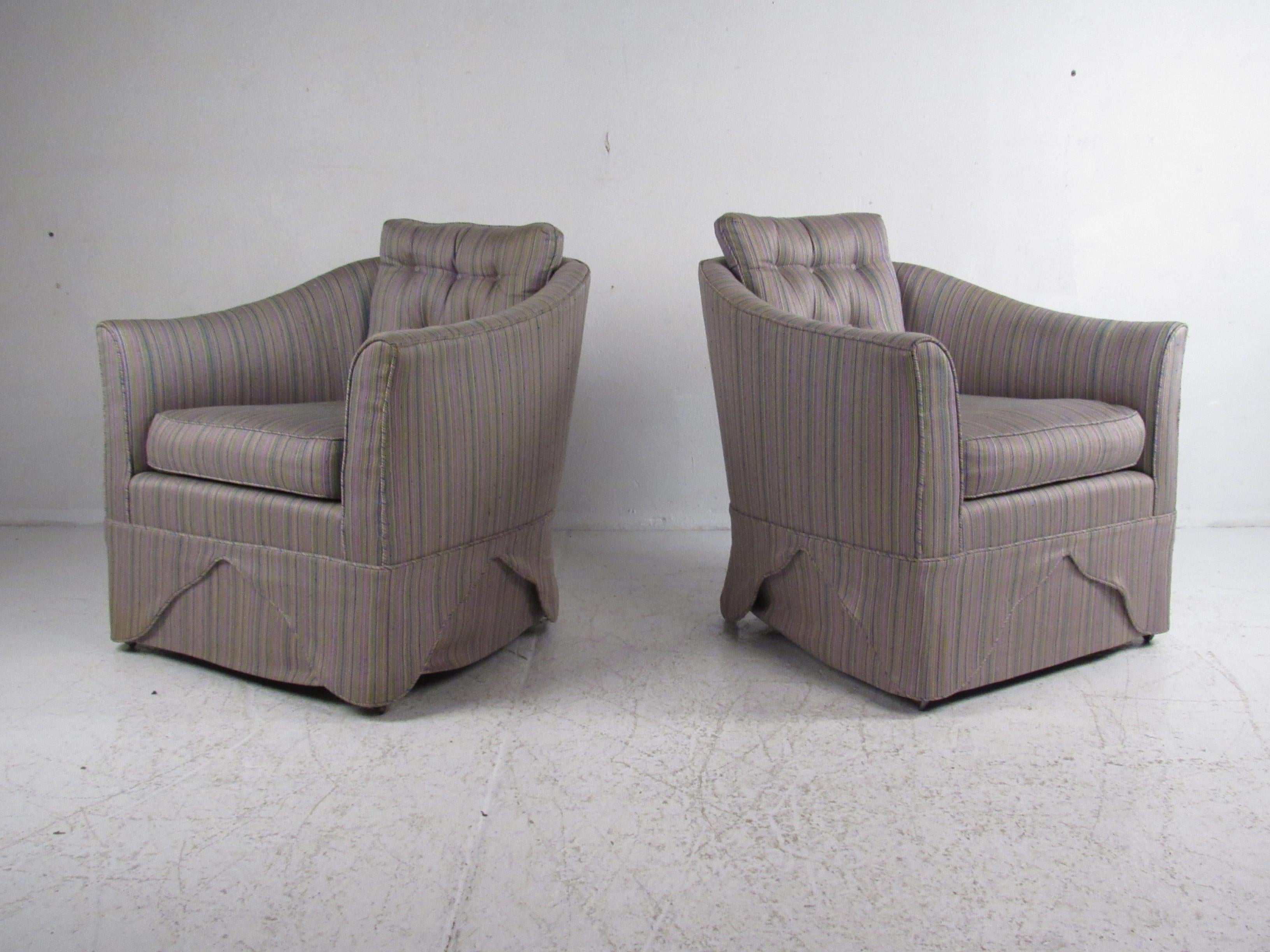 Pair of Mid-Century Modern Barrel Back Lounge Chairs In Good Condition For Sale In Brooklyn, NY