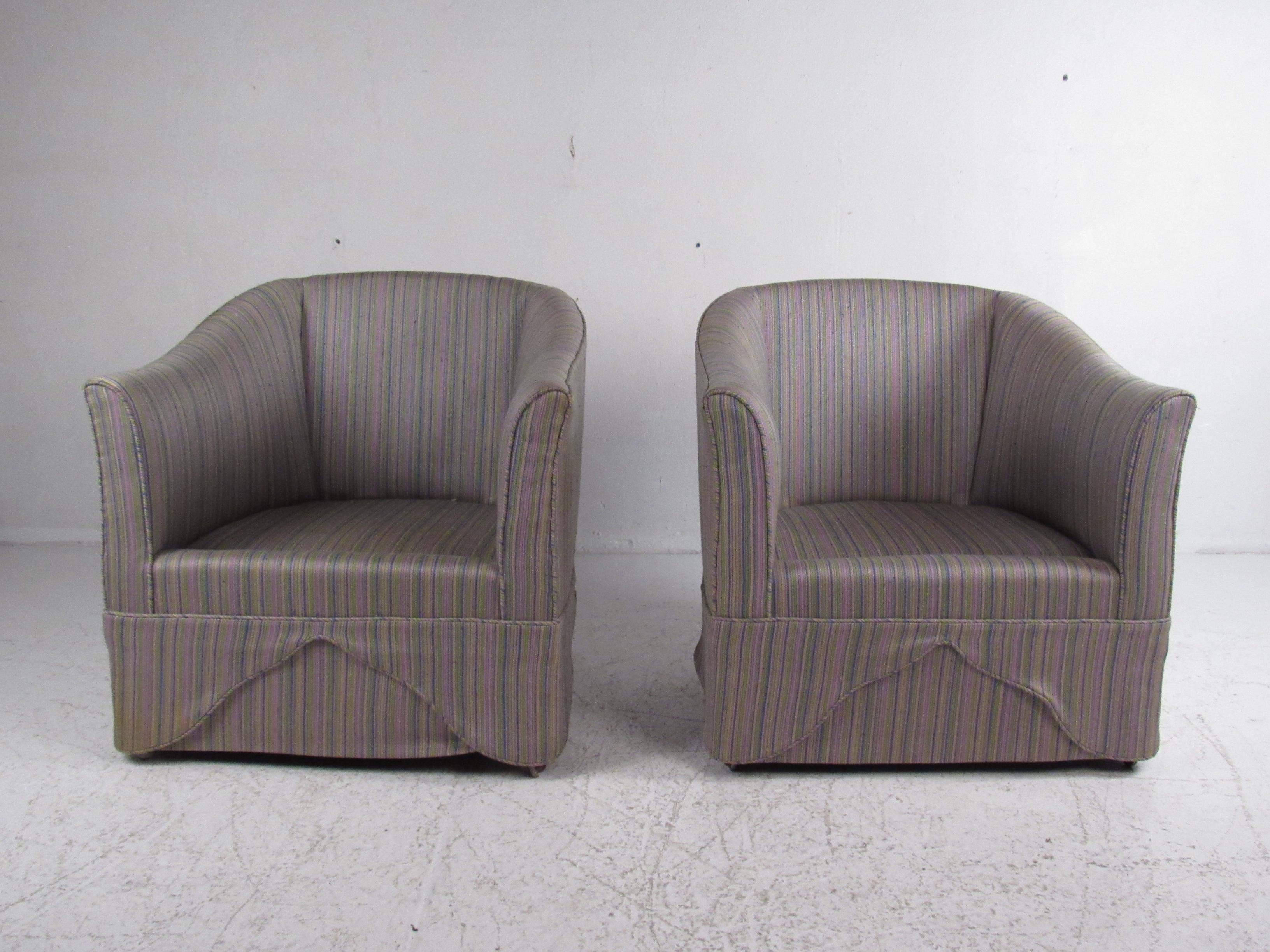 Pair of Mid-Century Modern Barrel Back Lounge Chairs For Sale 1
