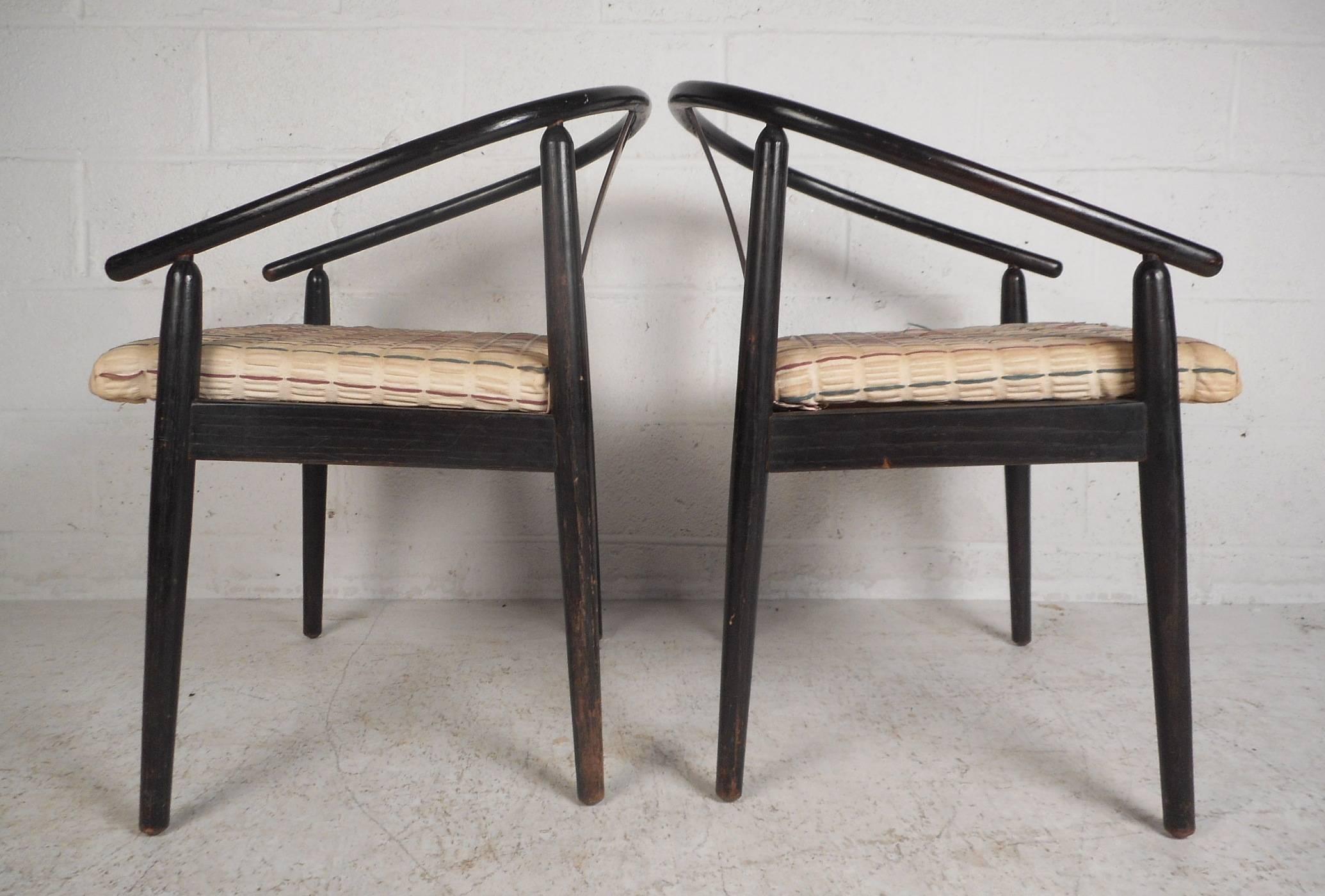Late 20th Century Pair of Mid-Century Modern Barrel Back Side Chairs