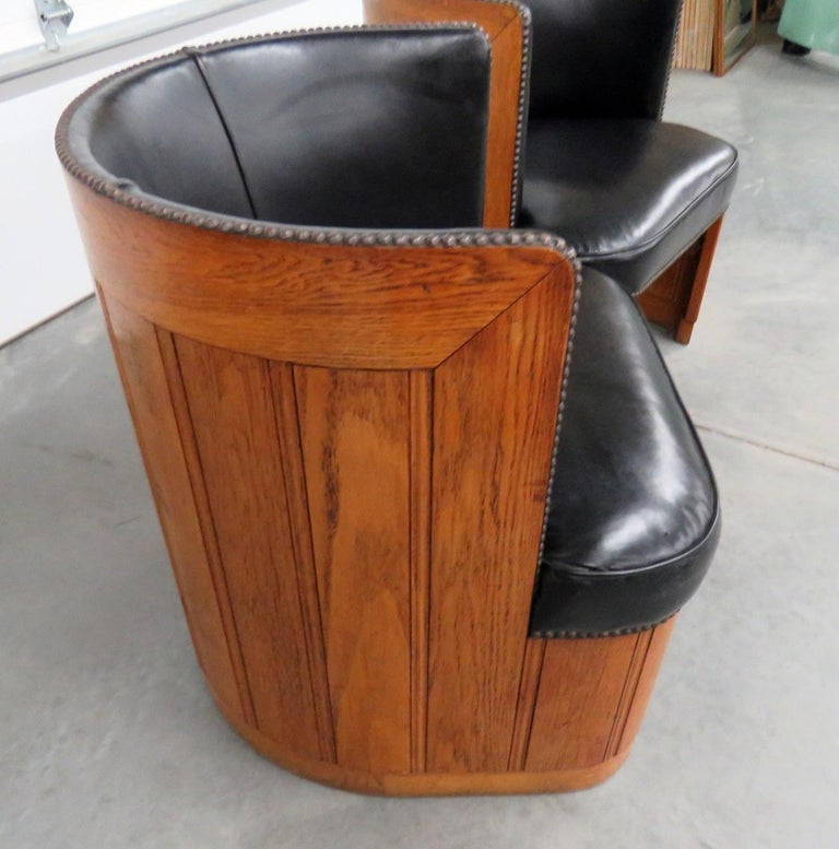 Pair of MidCentury Modern Barrel Chairs For Sale at 1stDibs