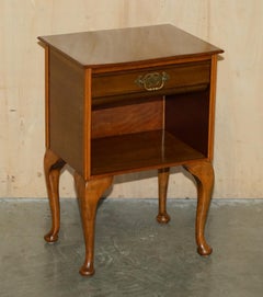 PAIR OF MID CENTURY MODERN BEECH & WALNUT BEDSIDE SIDE END LAMP WINE TABLEs