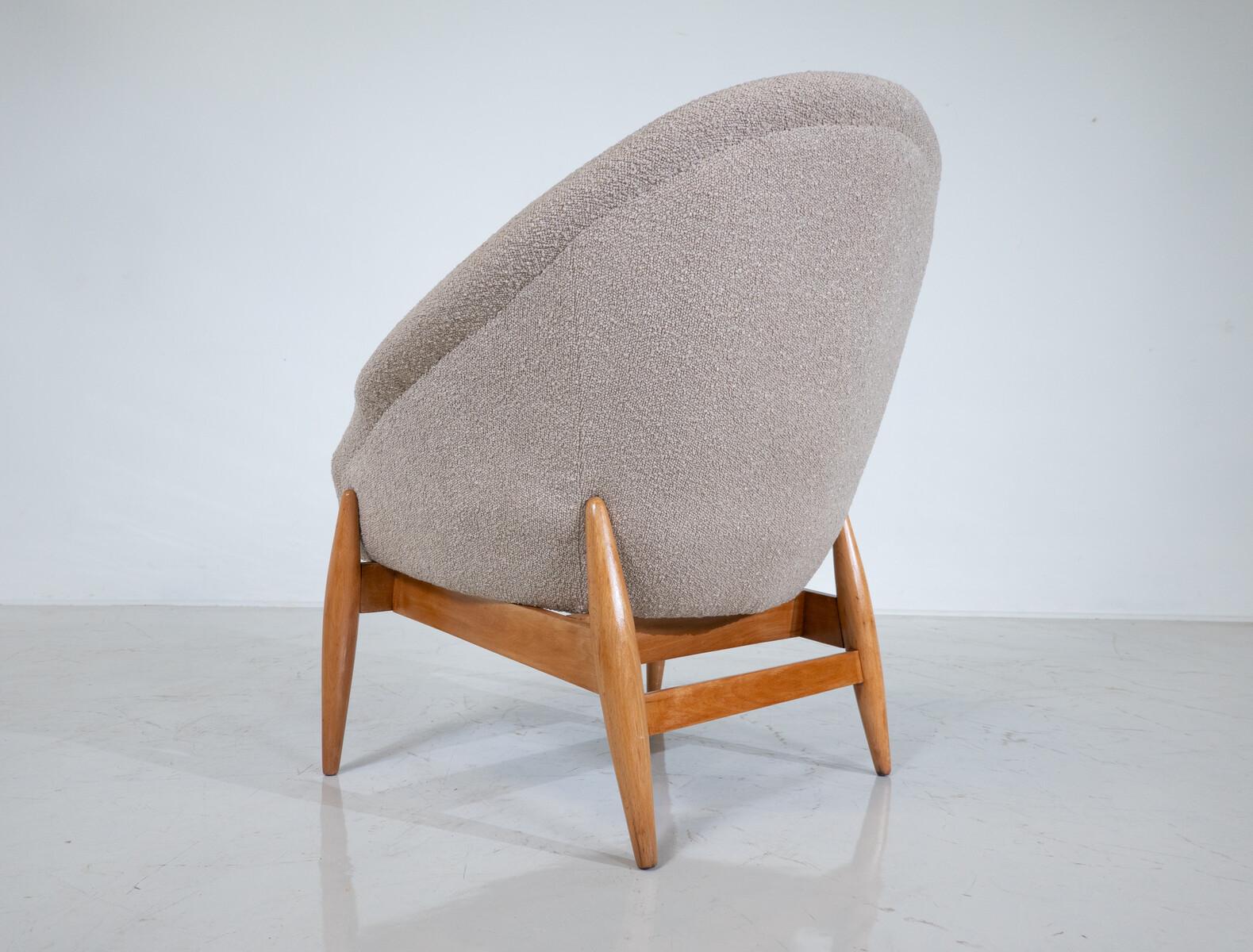 Hungarian Pair of Mid-Century Modern Beige Fabric Armchairs by Julia Gaubek - Hungary 1950 For Sale