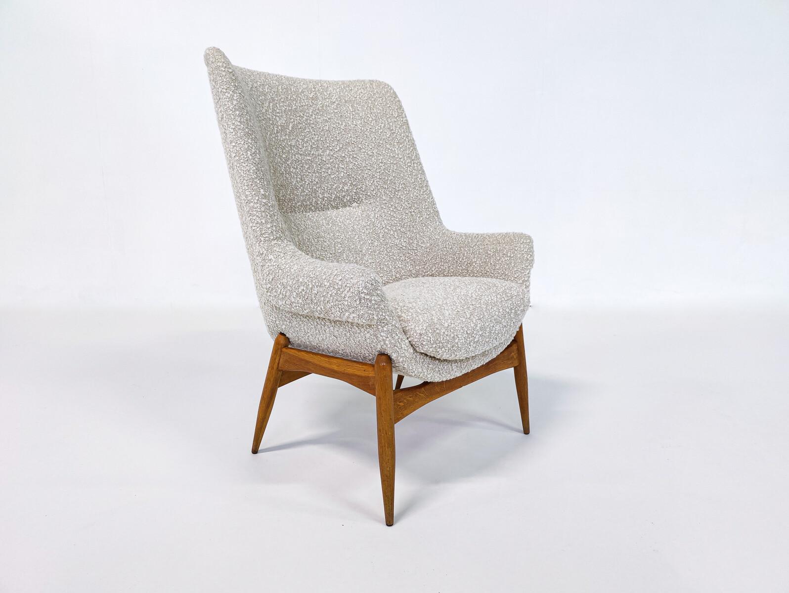 Paire de fauteuils en tissu beige de style moderne du milieu du siècle dernier par Julia Gaubek - Hongrie 1950 en vente 1