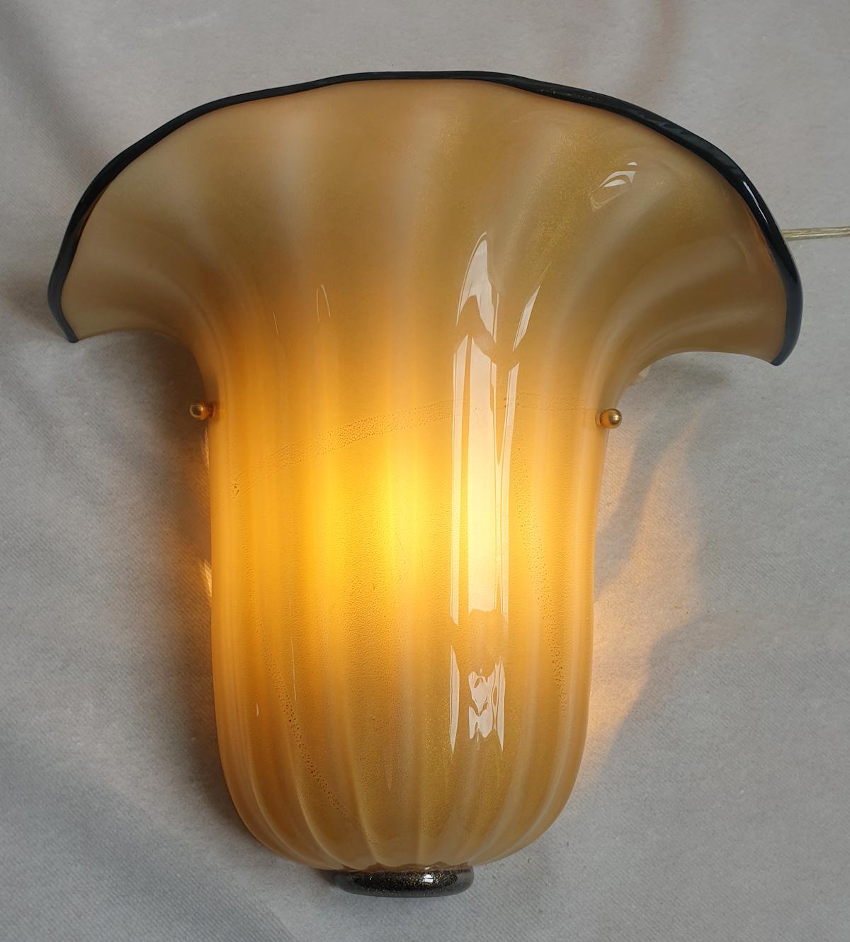 Pair of Mid-Century Modern Beige Murano Glass Sconces, Seguso Style, Italy 1970s In Excellent Condition In Dallas, TX