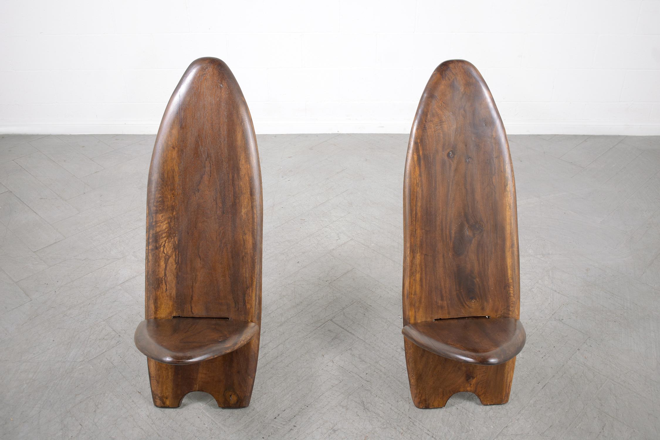 Organic Modern Lounge Chairs: Timeless Handwerkskunst restauriert (amerikanisch) im Angebot