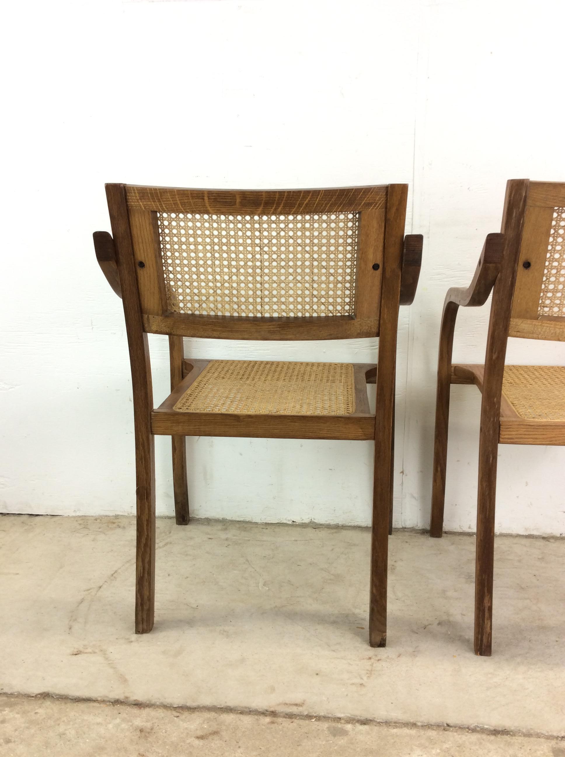 Paire de chaises en bois courbé modernes du milieu du siècle avec assise et dossier cannés en vente 6