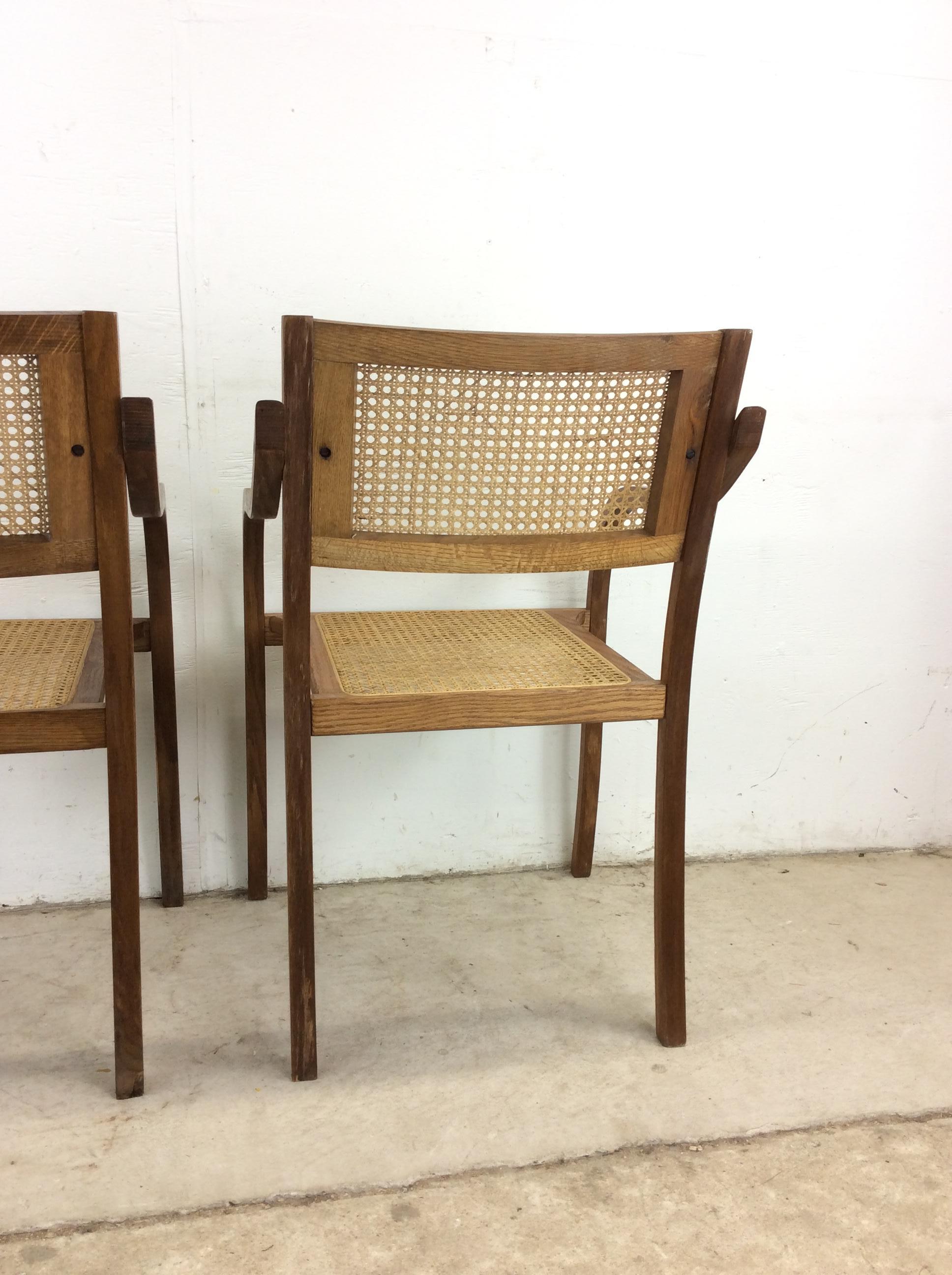 Paire de chaises en bois courbé modernes du milieu du siècle avec assise et dossier cannés en vente 7